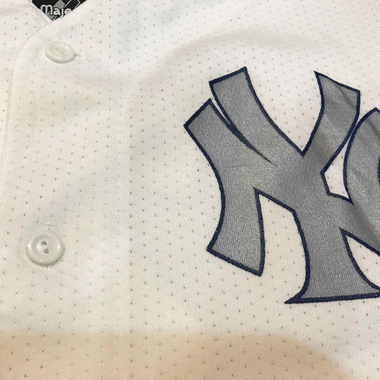 Vintage 90s Derek Jeter New York Yankees Majestic #2 Youth Jersey Sz. Small