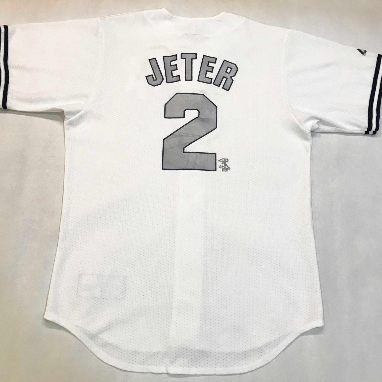 Vintage 90s Derek Jeter New York Yankees Majestic #2 Youth Jersey Sz. Small