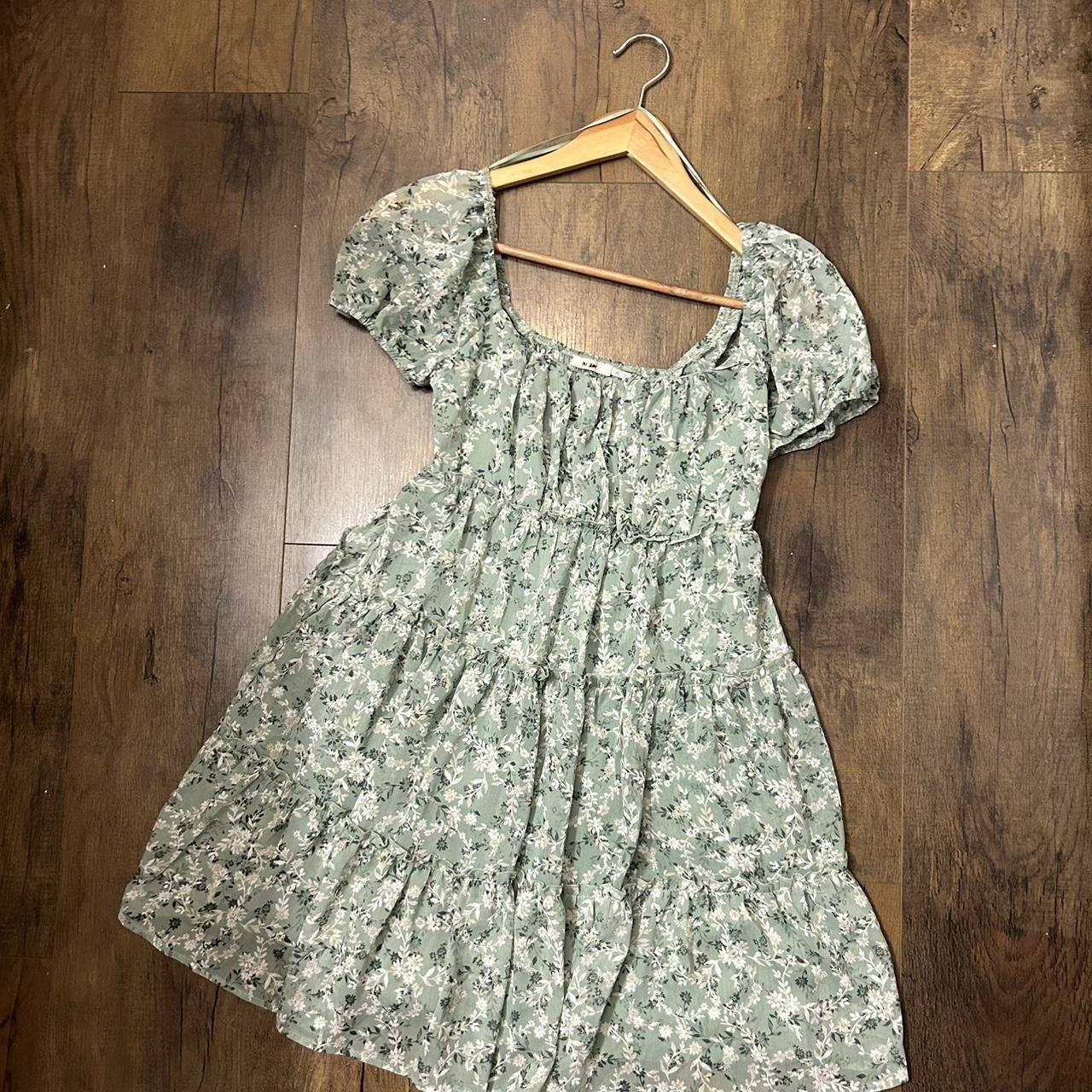 Francesca’s Mint Green Floral Puff Sleeve Dress. - Depop