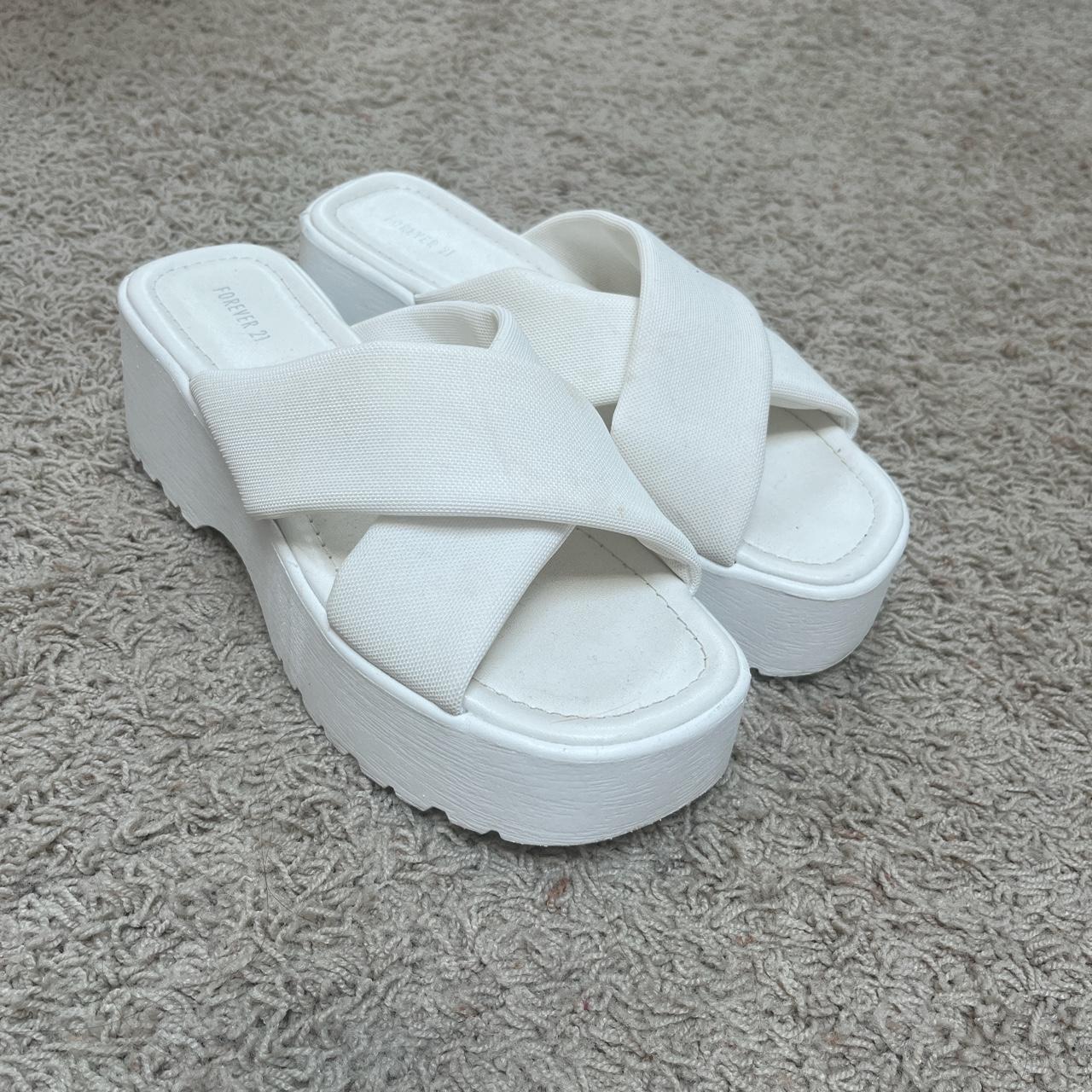 White platform best sale sandals forever 21