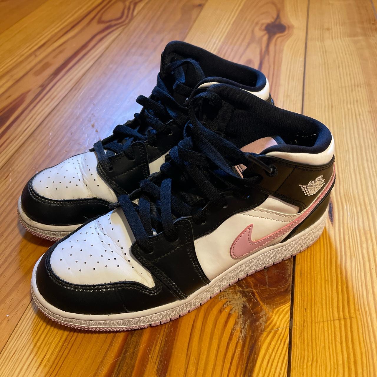 womens black and pink nike trainers
