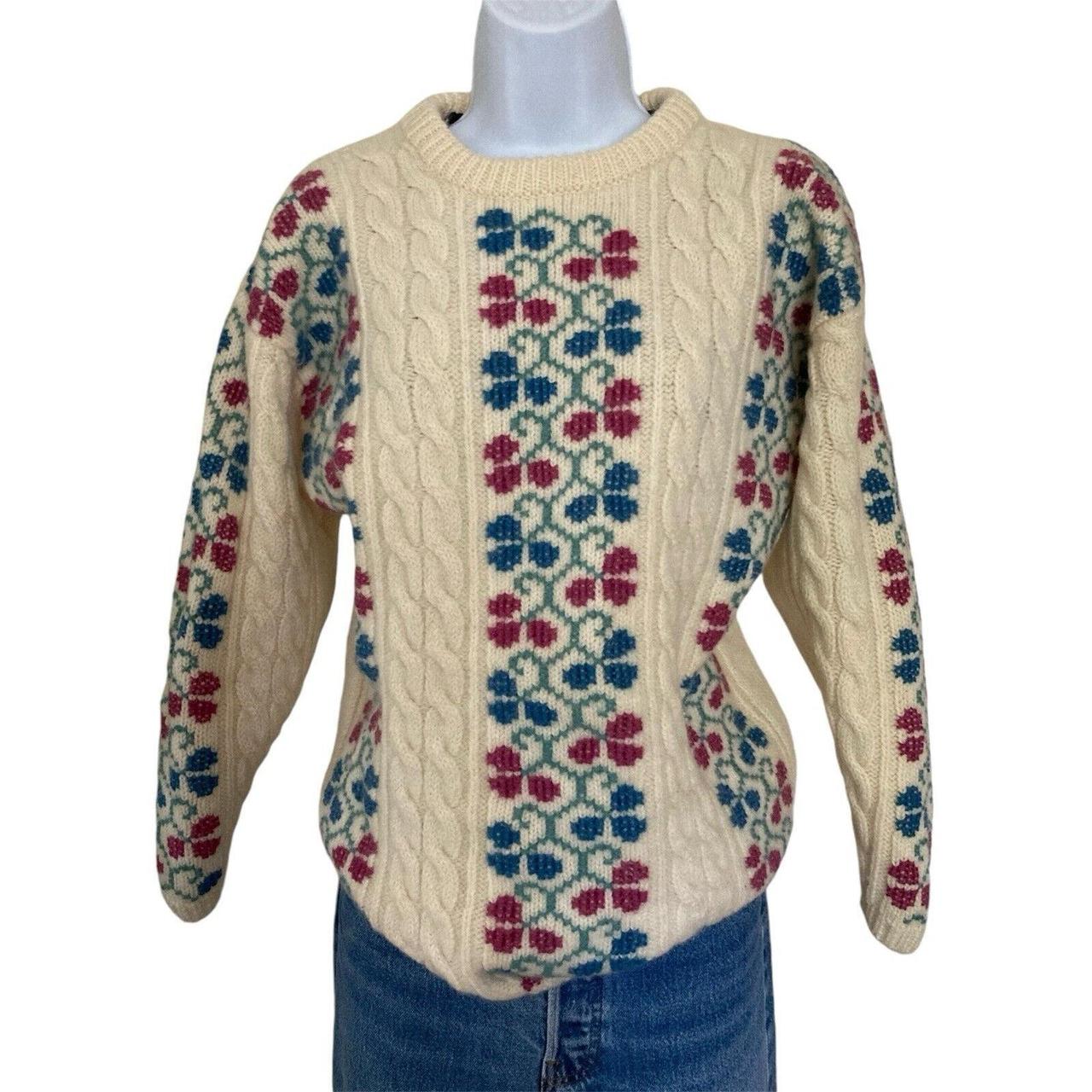 Vintage popular 80's chunky sweater with floral embroidery // Size S