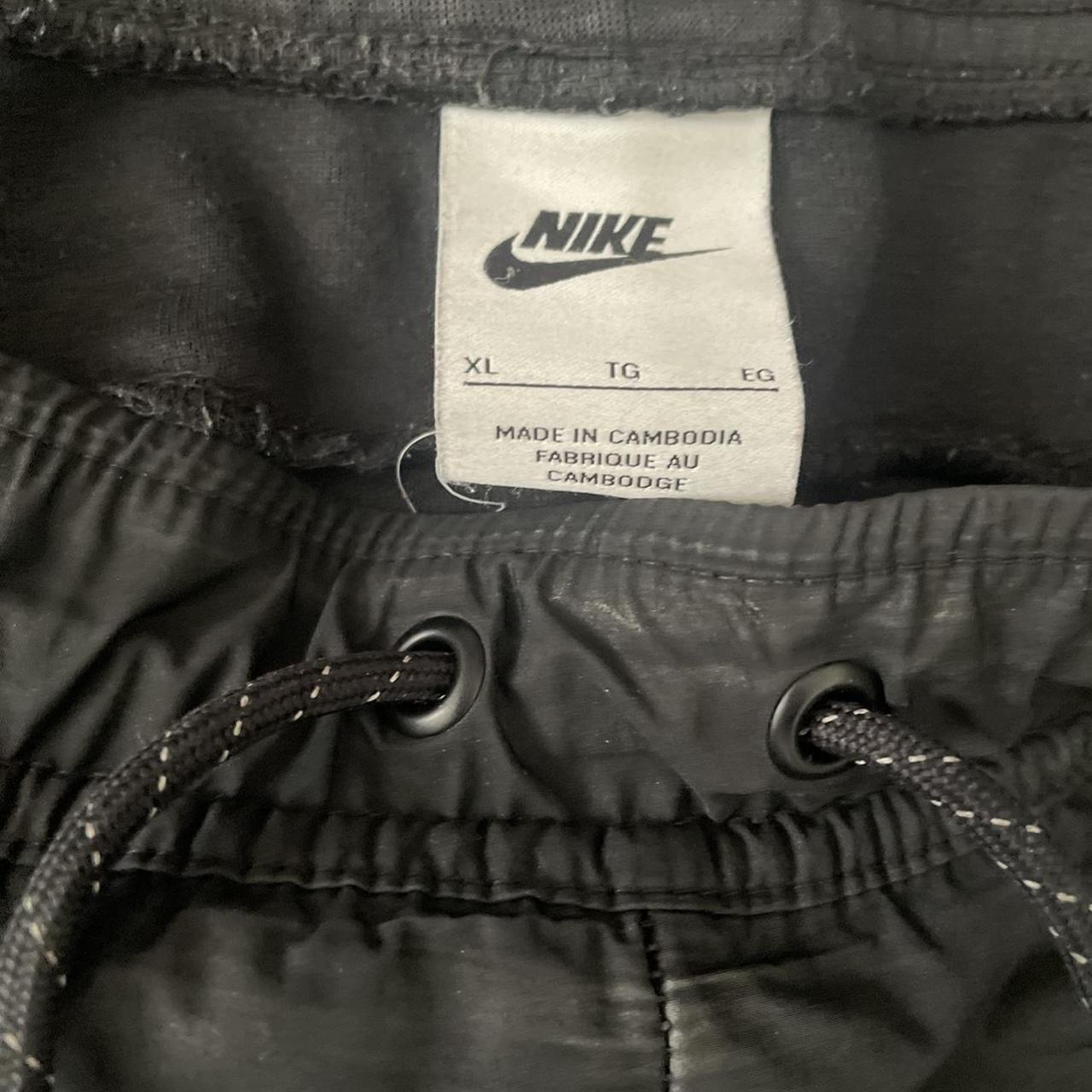 Nike Men's Black Hoodie | Depop