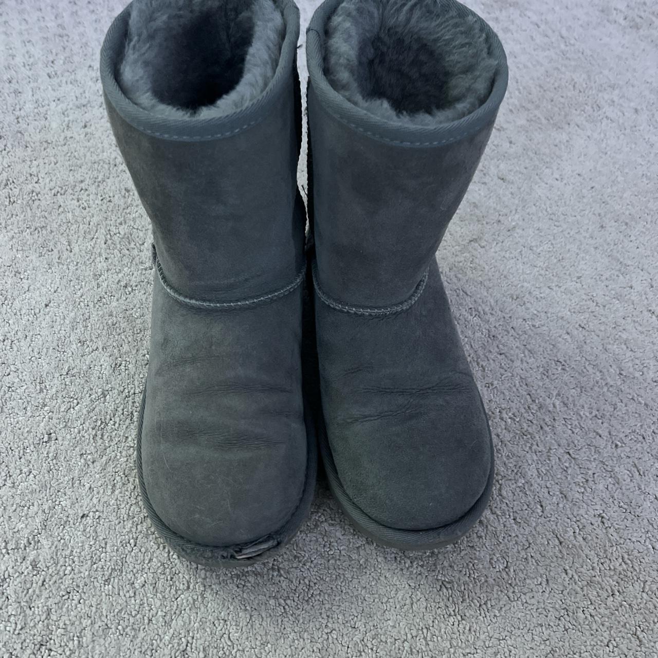 Grey ugg shop boots size 3