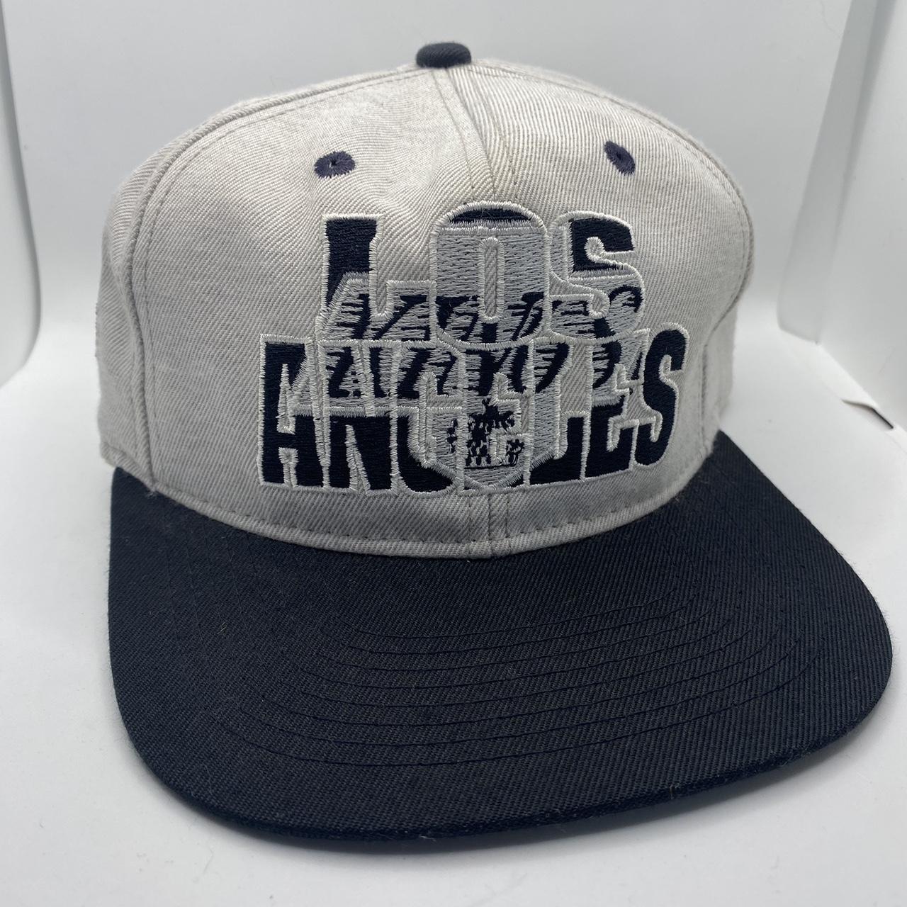 MITCHELL & NESS VINTAGE SCRIPT LA KINGS SNAPBACK (BLACK/GREY