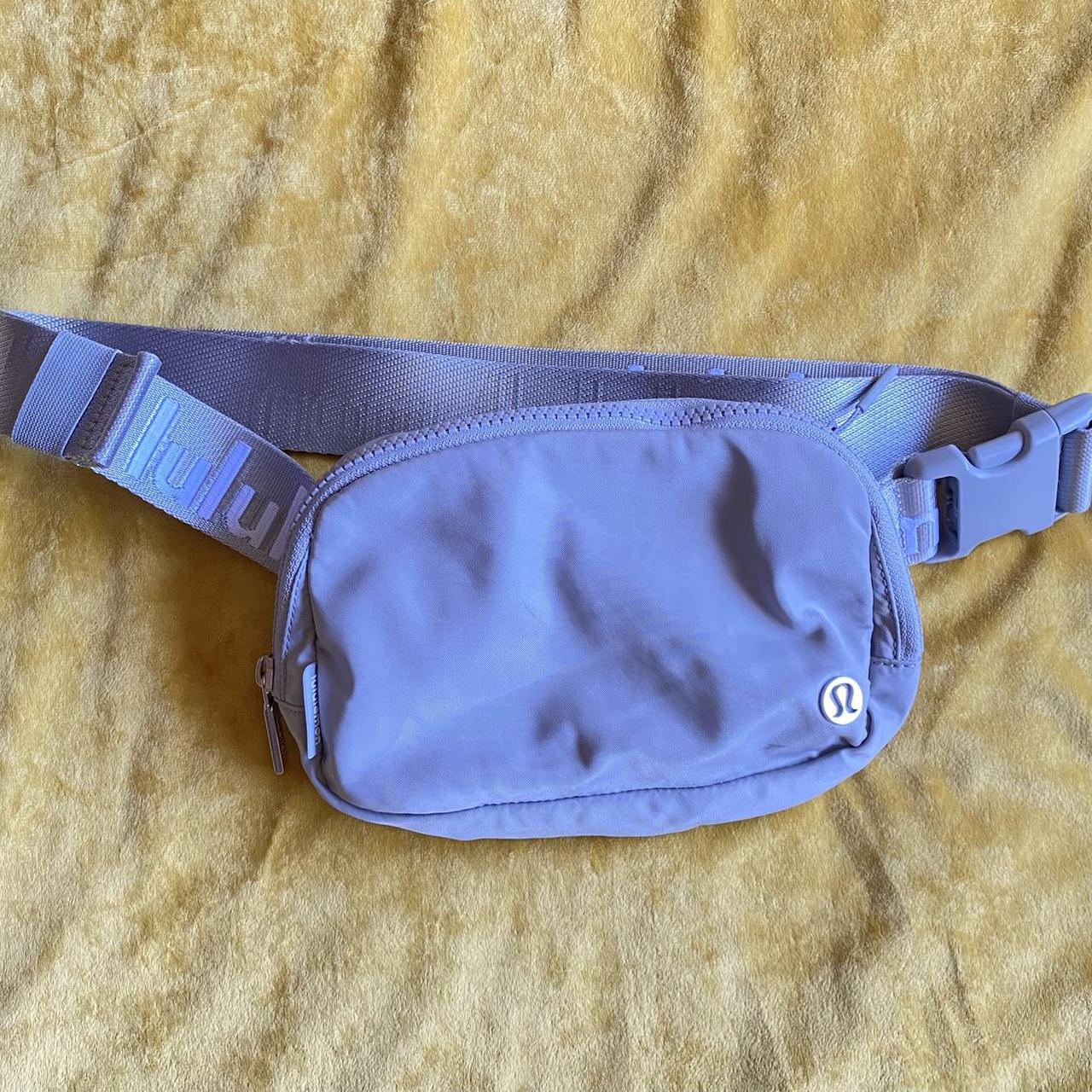 Grey LuluLemon everywhere belt bag #LuluLemon #beltbag - Depop