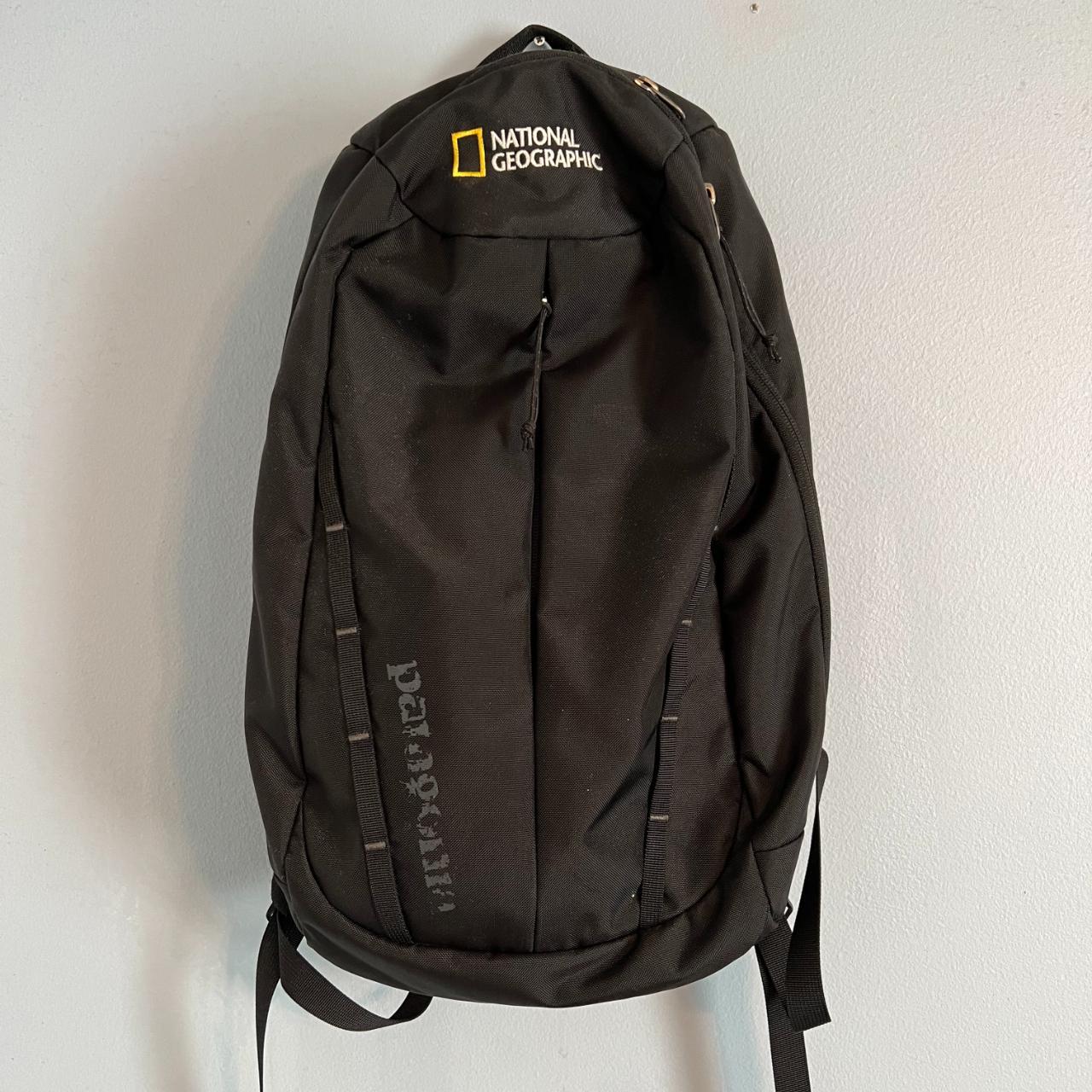 Patagonia atom hotsell backpack 18l