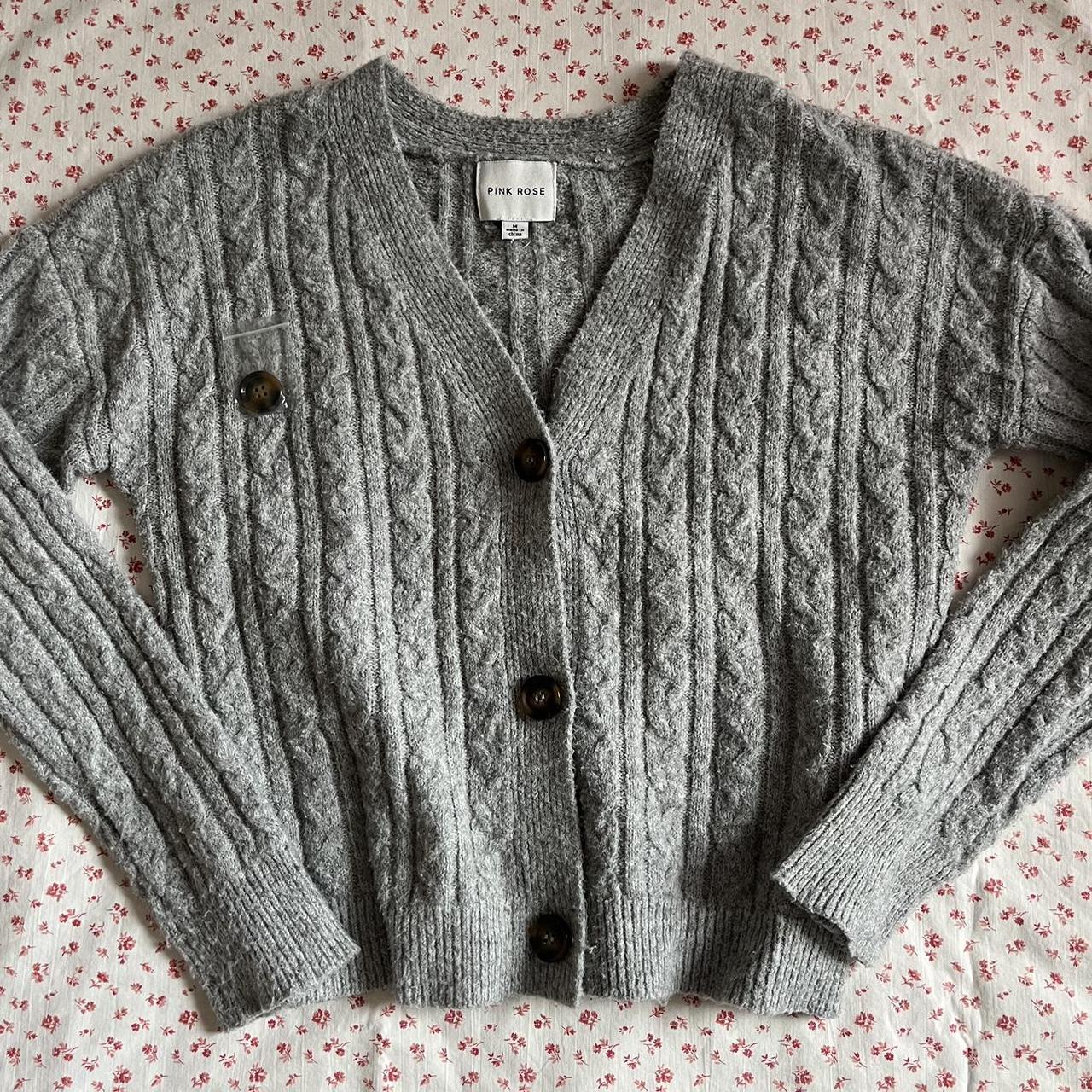 ꨄ super cute gray knit cardigan Size medium. In... - Depop