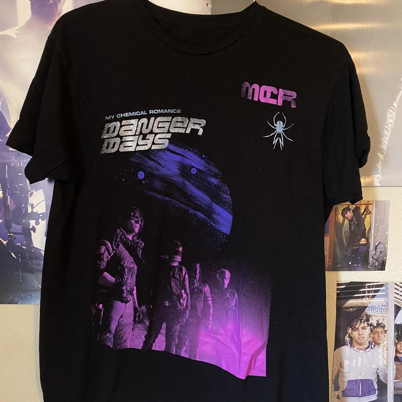 Hot Topic Men's Black and Purple T-shirt