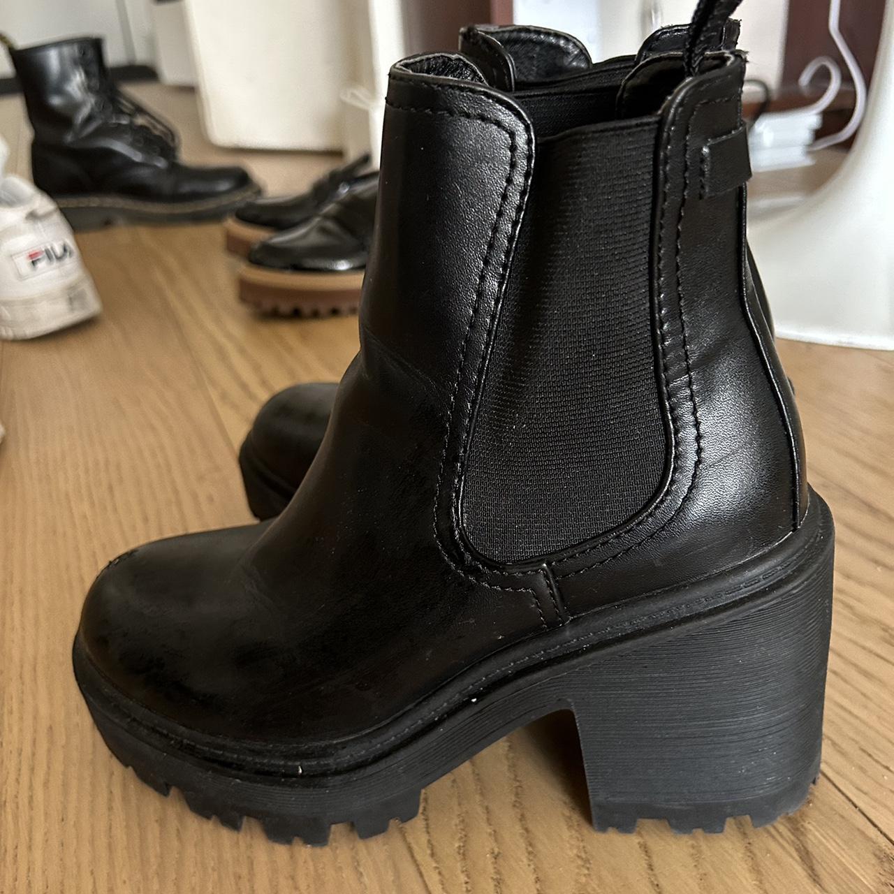 urban outfitters chunky boots