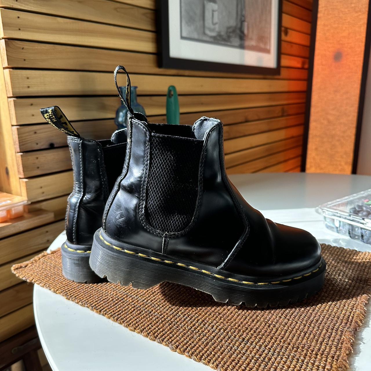 heeled chelsea boot dr marten