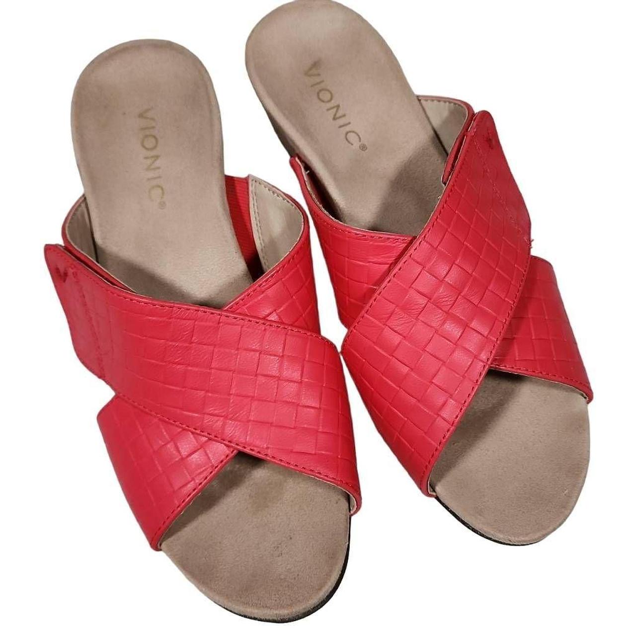 Vionic red flip store flops