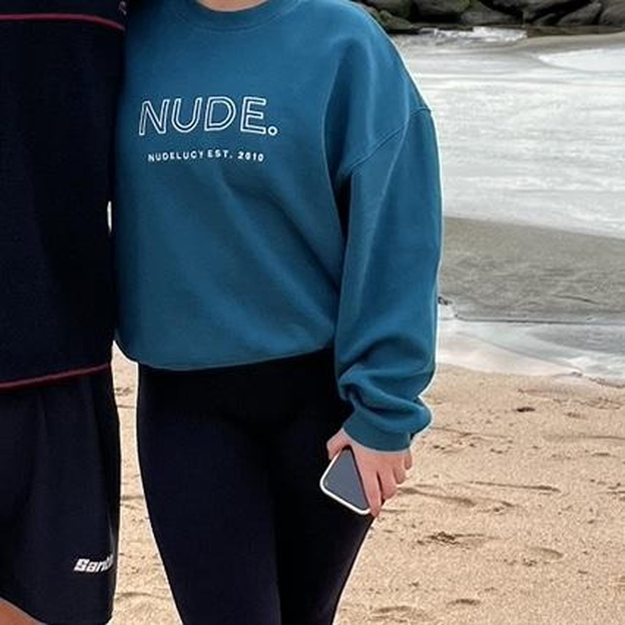 nike jumper nude