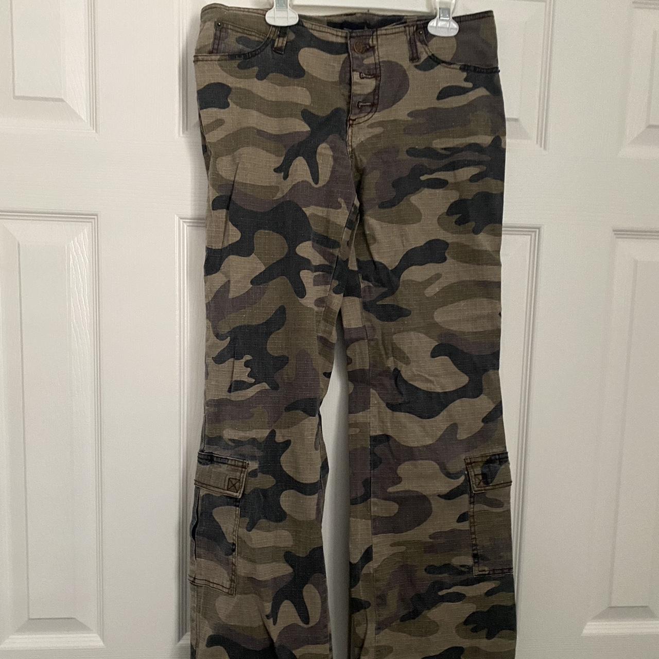 Soo comfy green camo pants No stains or rips Waist... - Depop