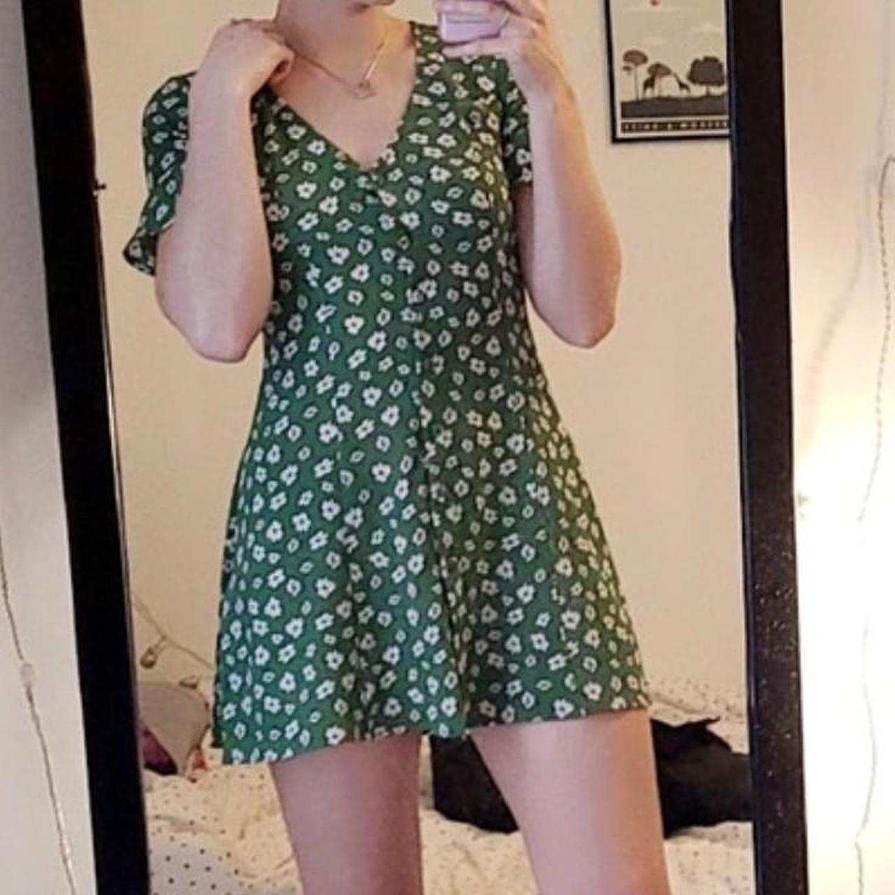 Forever 21 green floral dress. Super cute for... - Depop