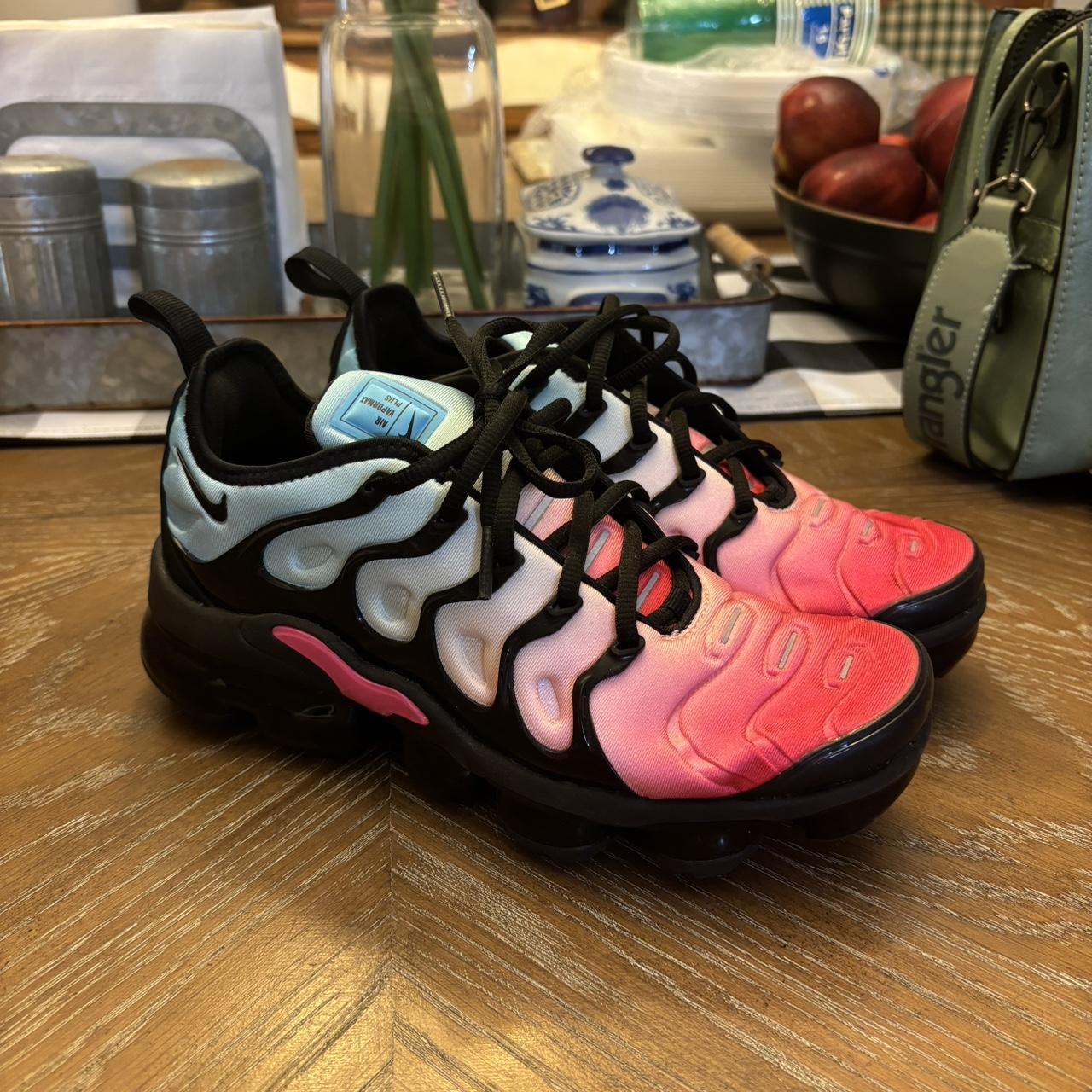 nike air vapormax plus hyper pink glacier ice