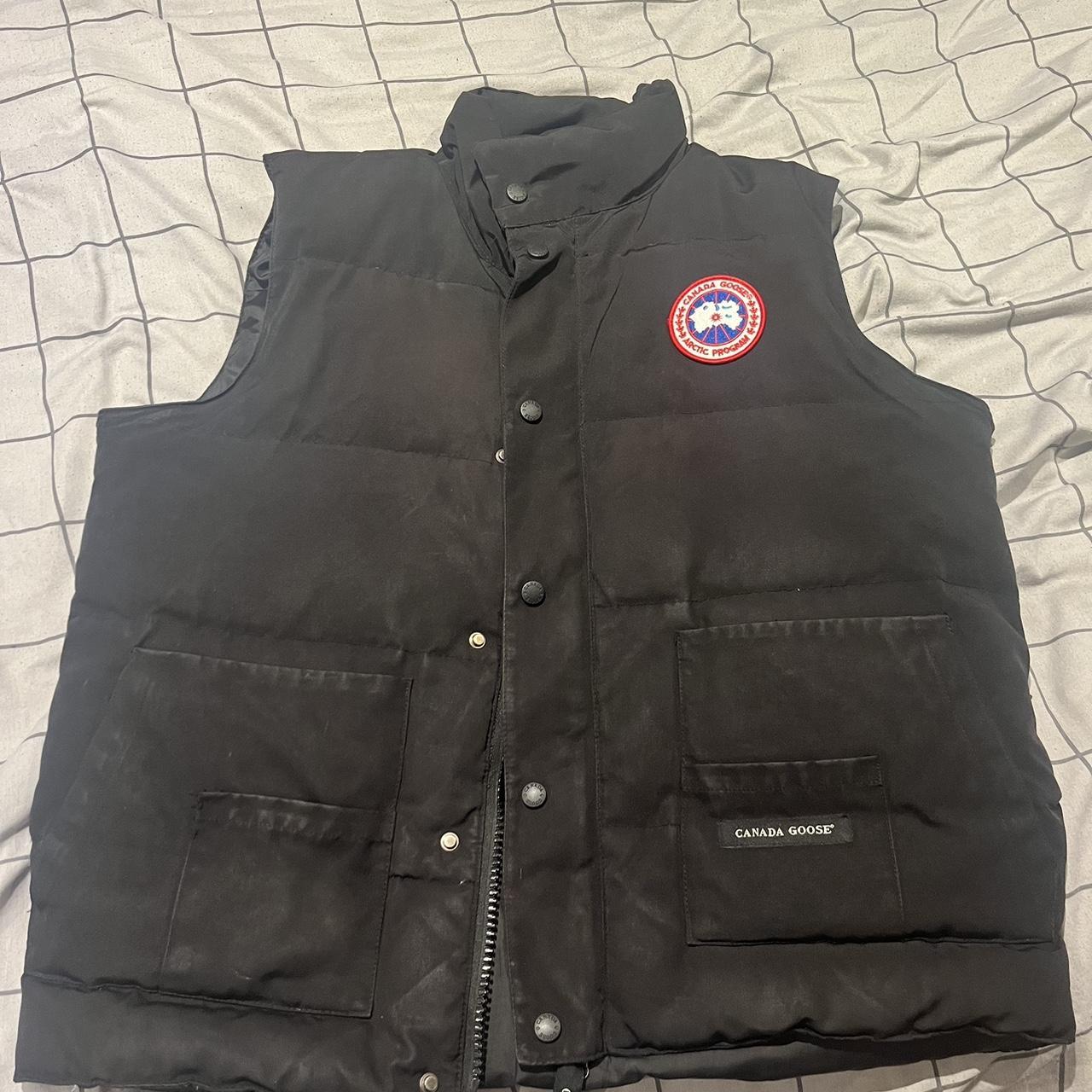 MENS LARGE CANADA GOOSE BODY WARMER BLACK DECENT... - Depop