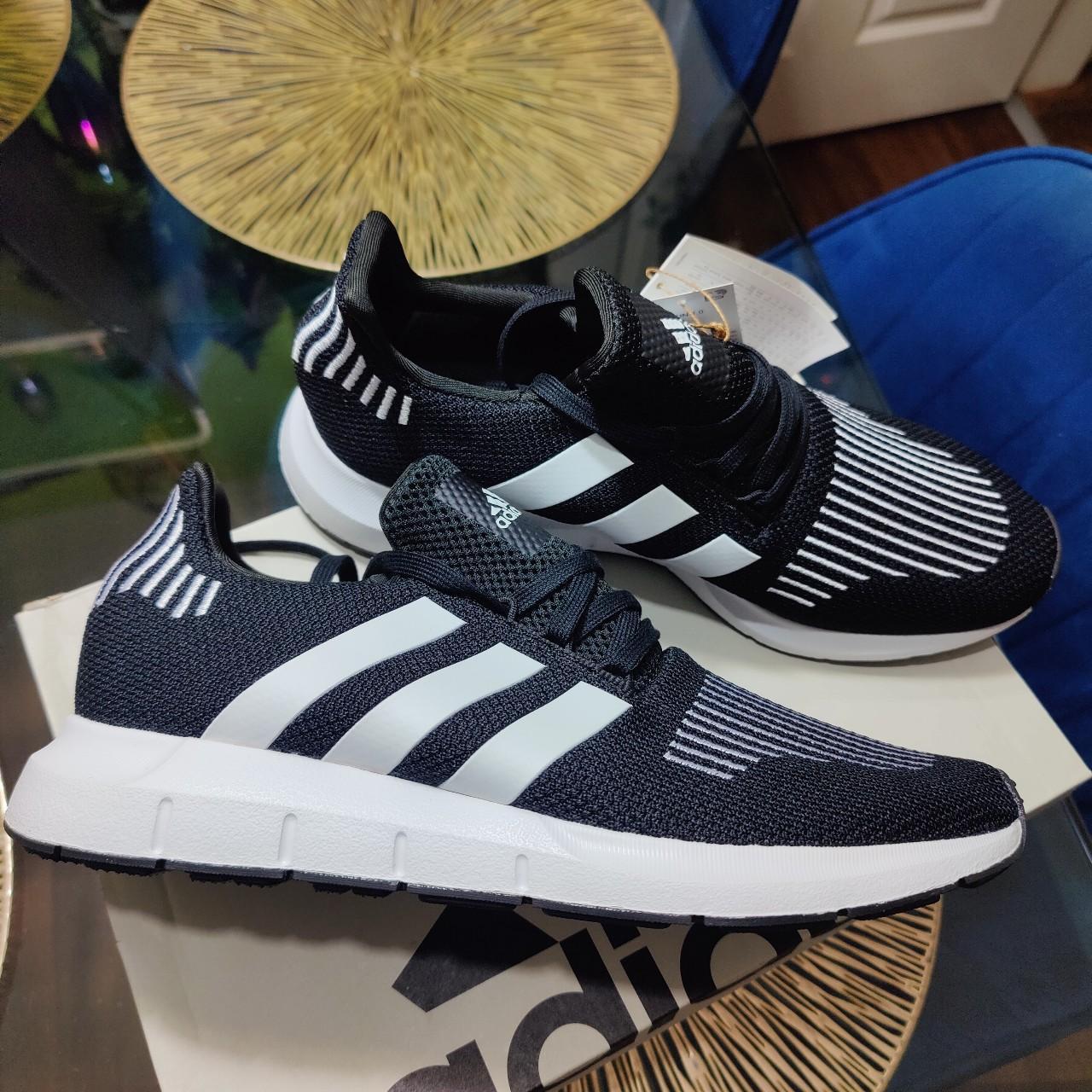 Men's adidas swift clearance run white and black