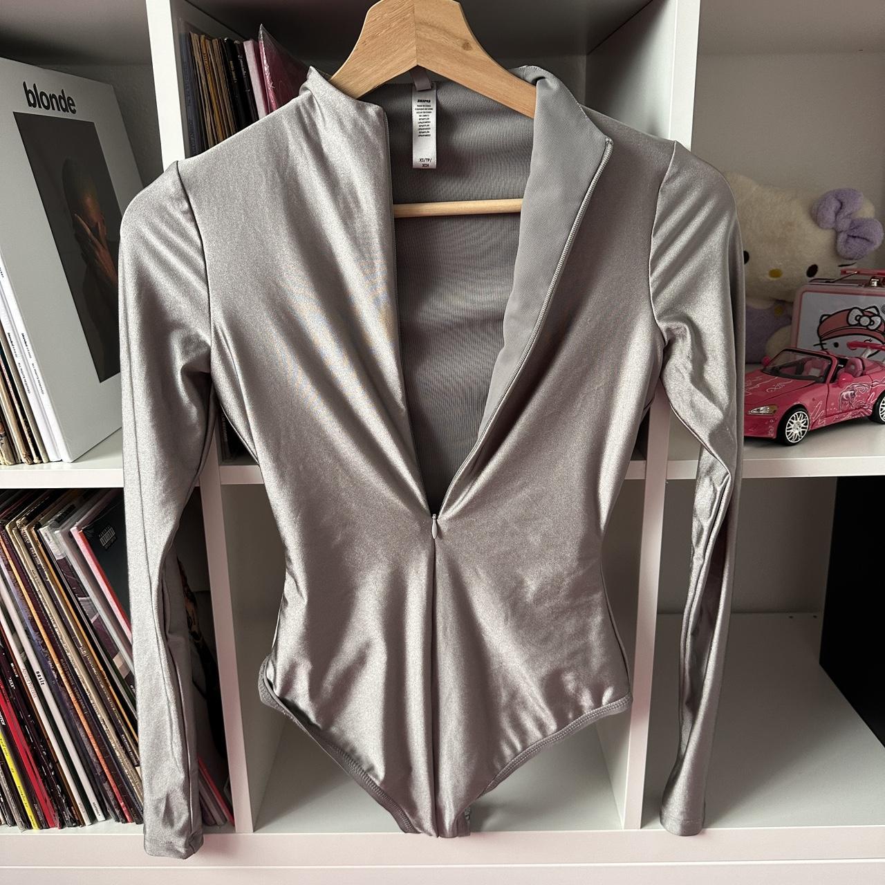 SKIMS Bodysuit silver Worn once XXS Disco long - Depop