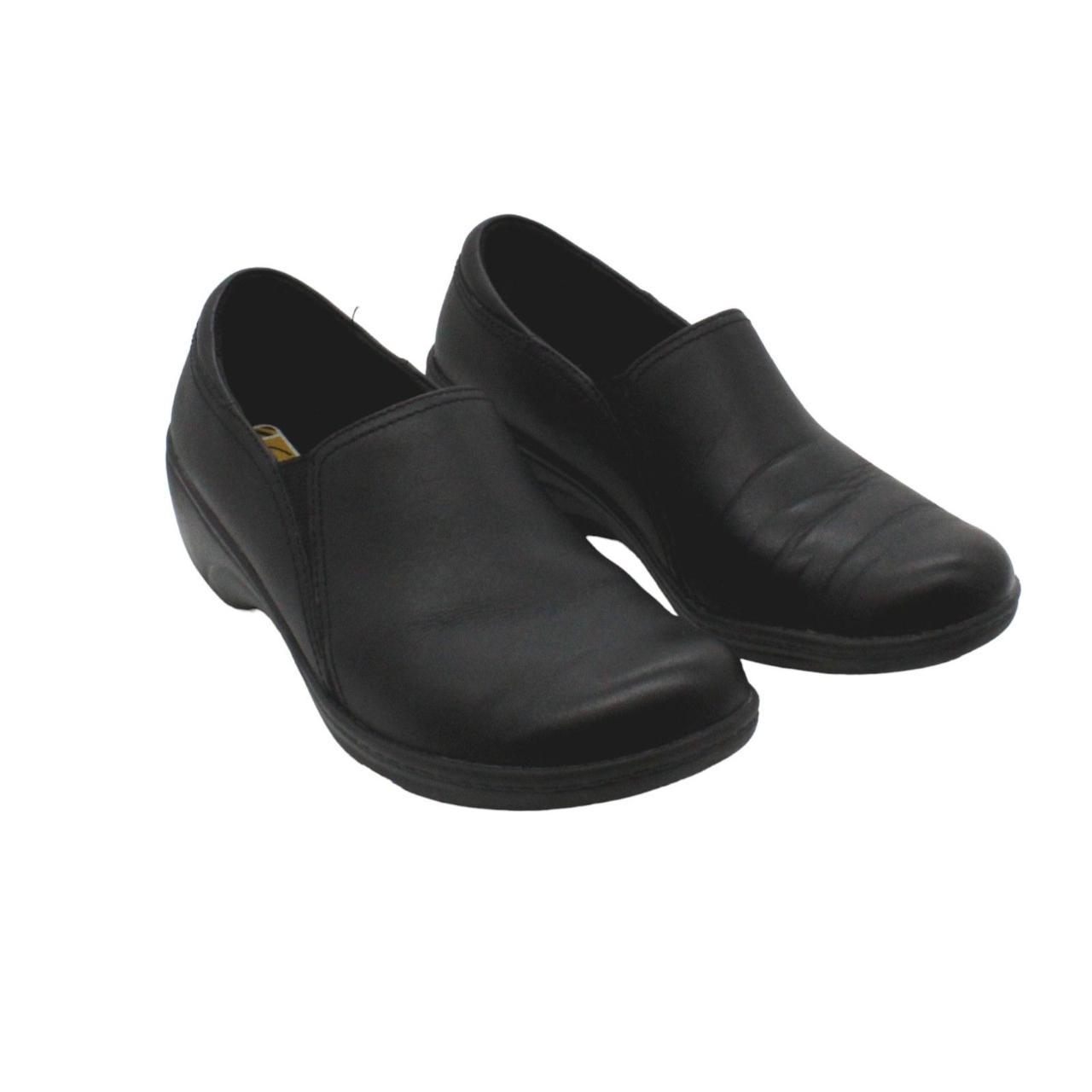 Slip resistant sales shoes clarks