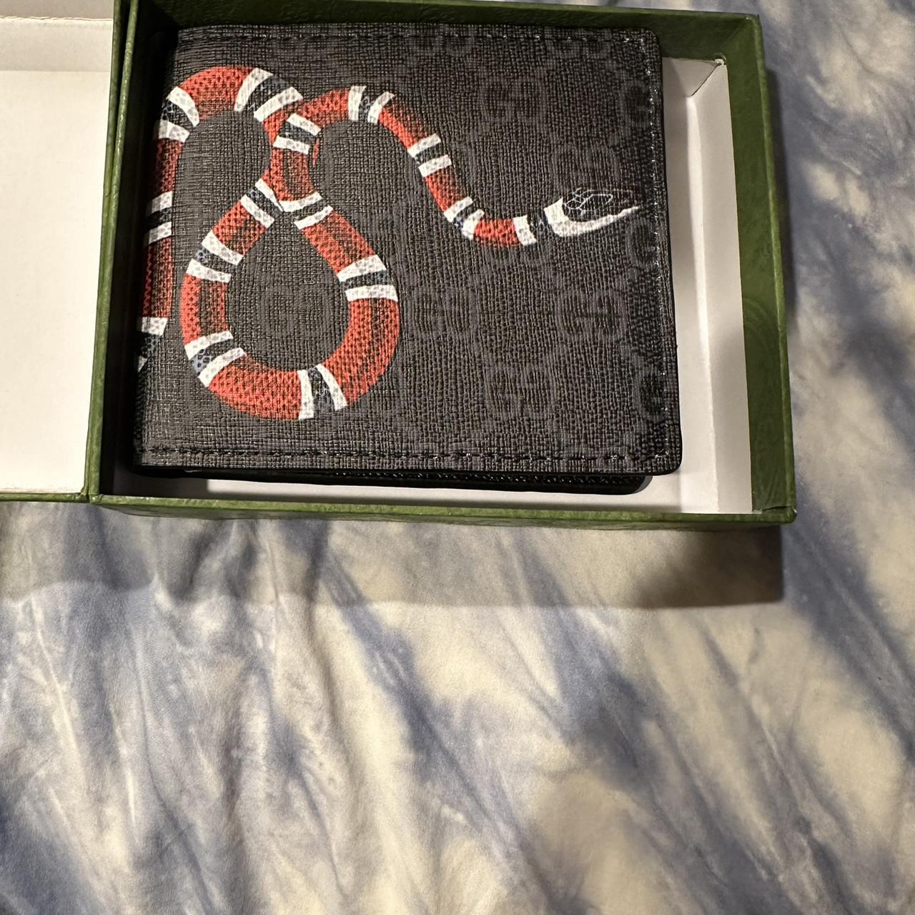 Black gucci discount wallet with snake