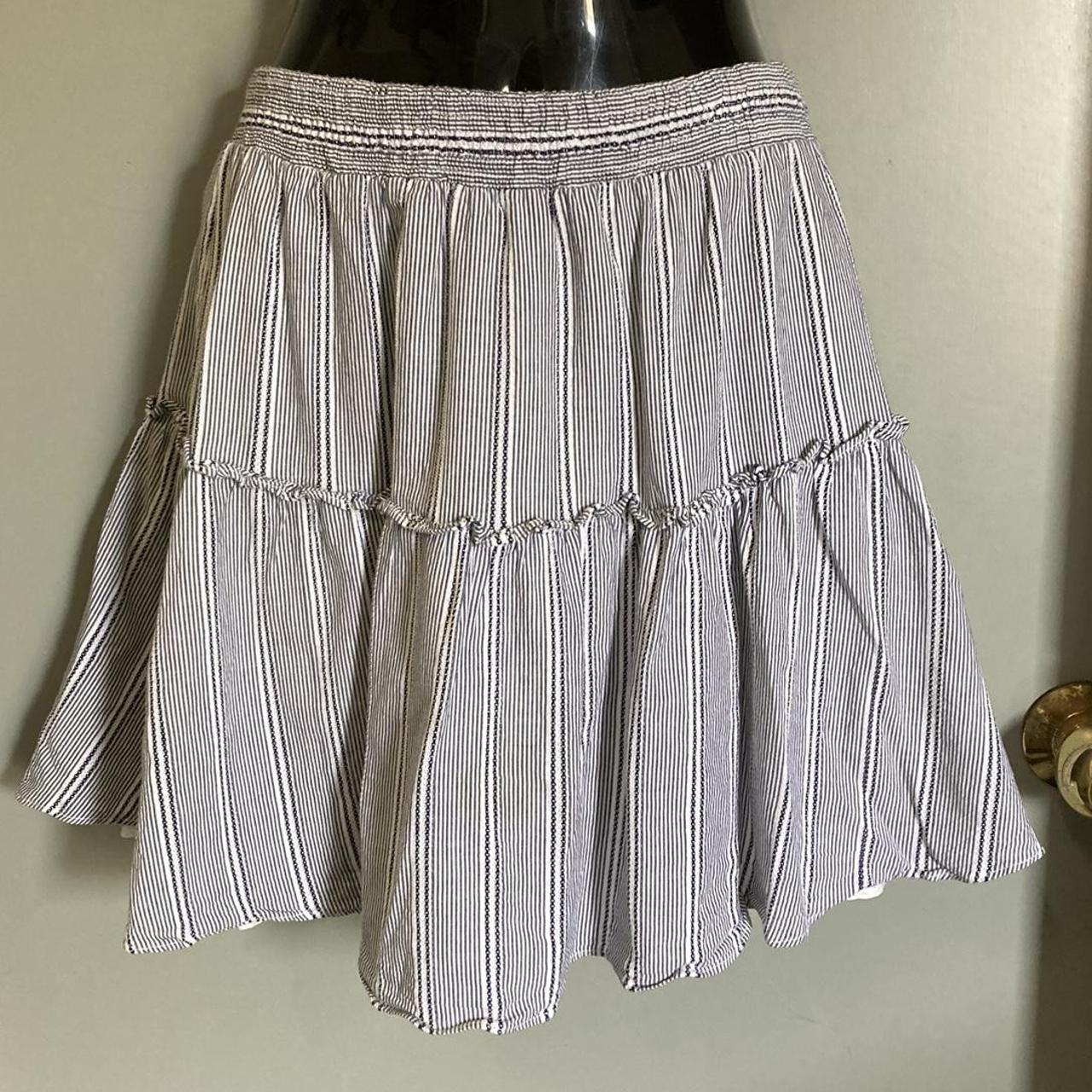 KOOKAÏ Women's White and Navy Skirt Depop