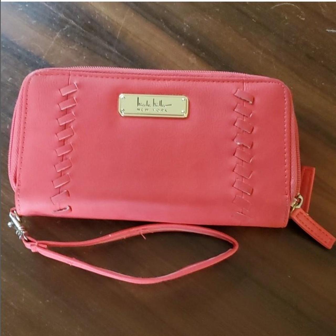 item listed by plumloved