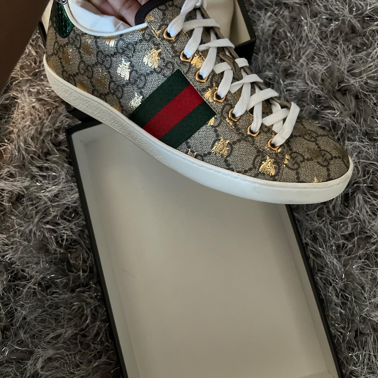 Gucci Ace GG Supreme sneaker/trainers with bees Size... - Depop