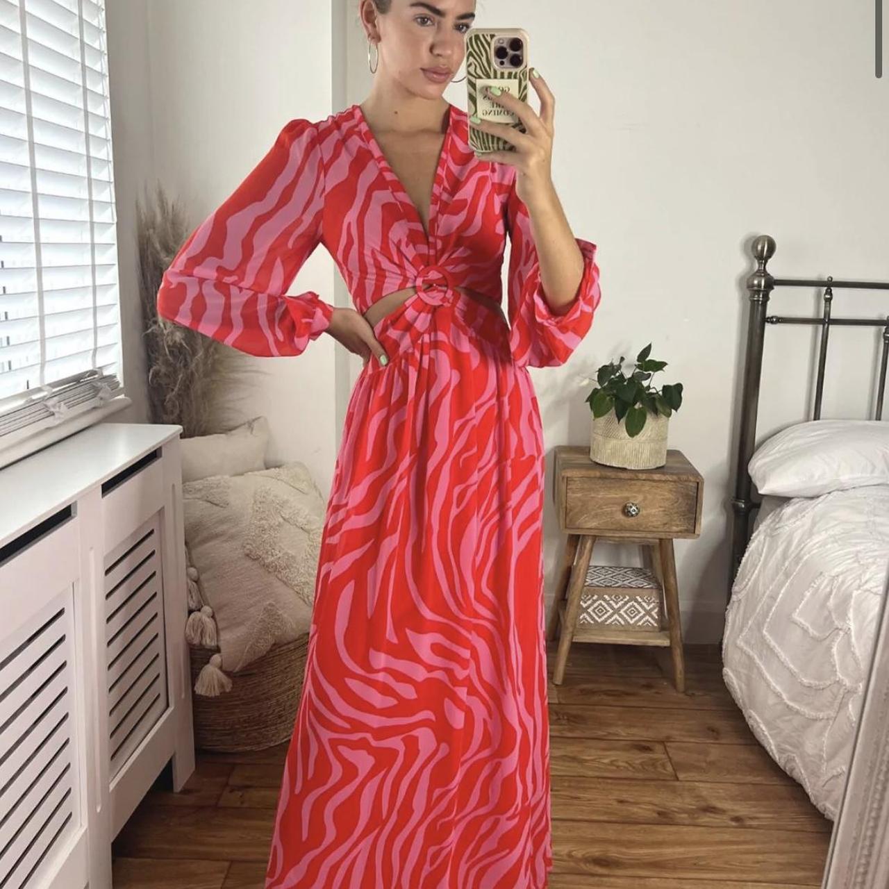 Style cheat cut out maxi dress. Size 8. Worn once!... Depop