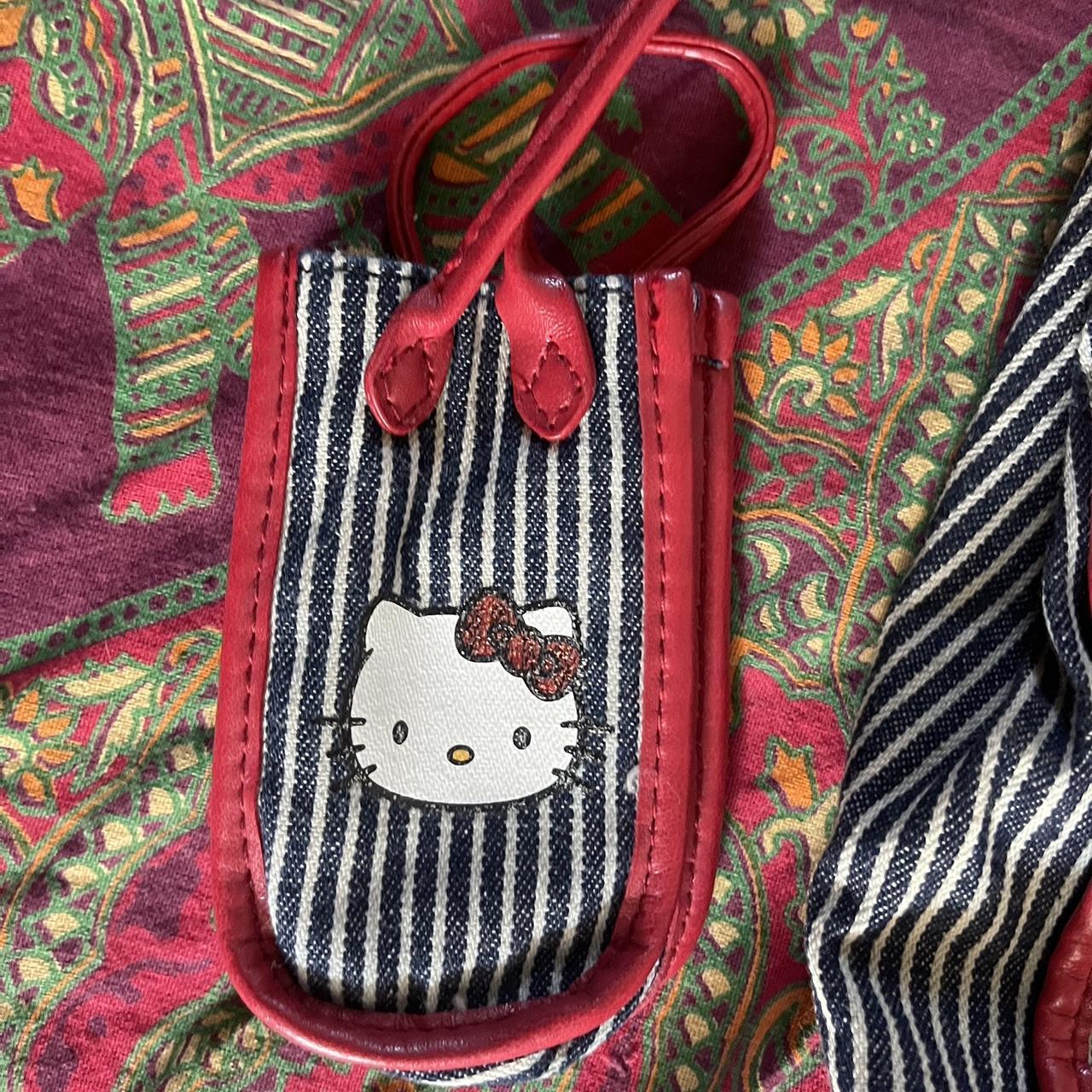 Pricing help on this 2004 hello kitty NWT shoulder purse? I can't find the  exact purse anywhere, thanks! : r/Depop