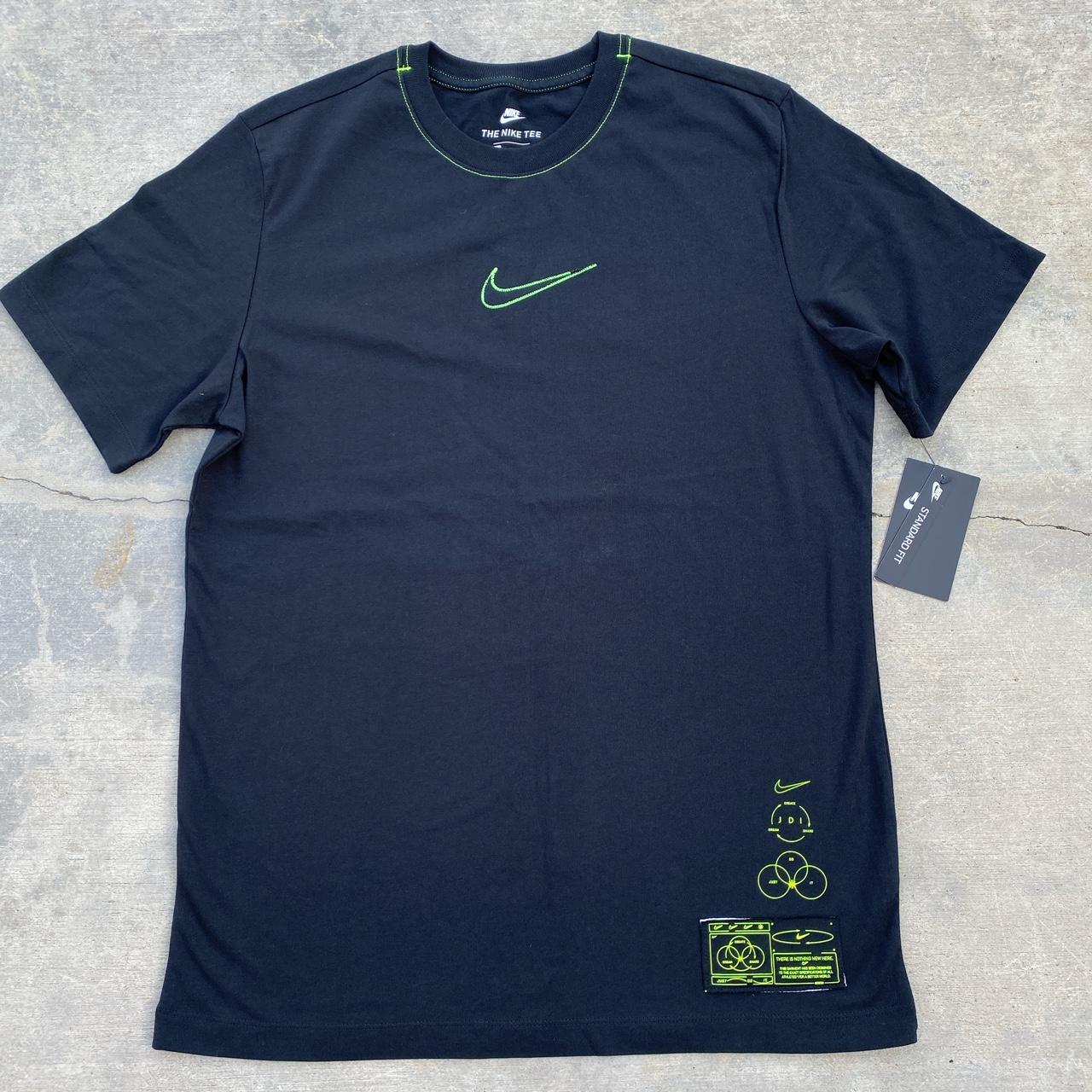 Black nike shirt with green swoosh sale