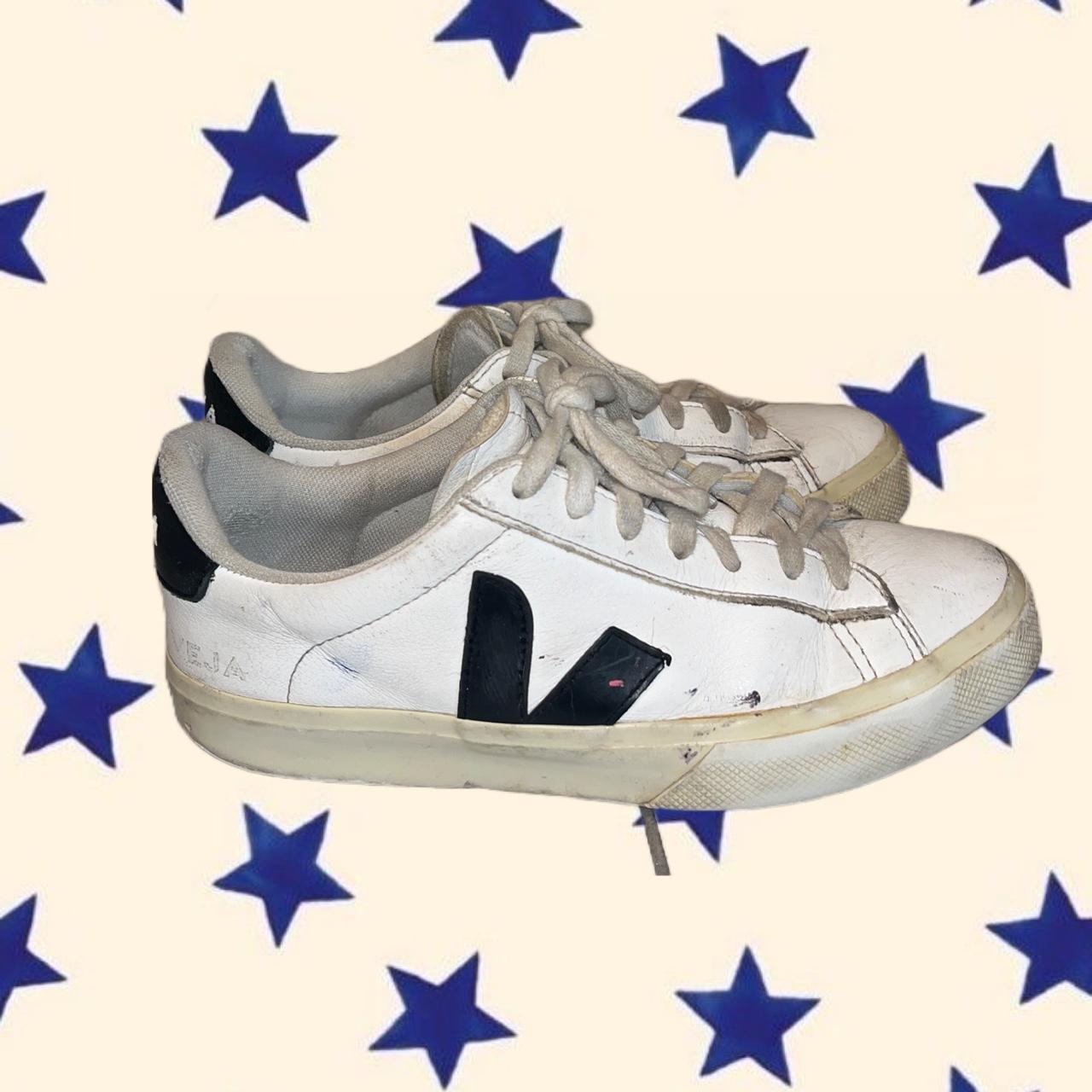 vejas black and white