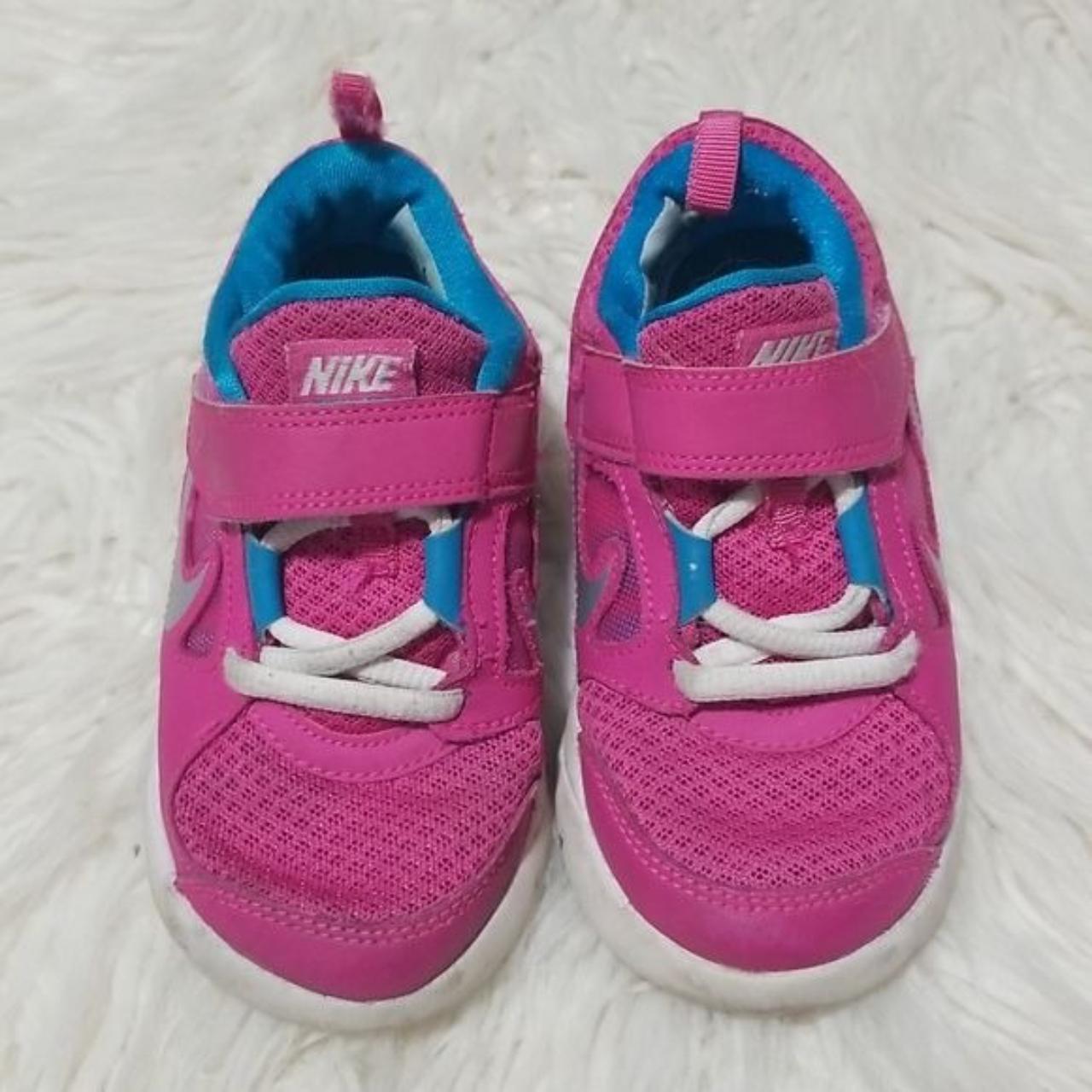 childrens pink nike trainers