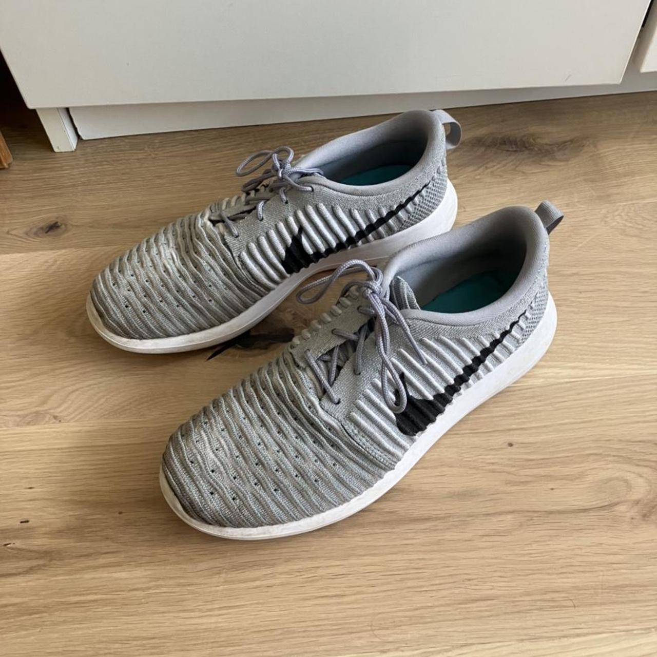 mens grey roshe runs