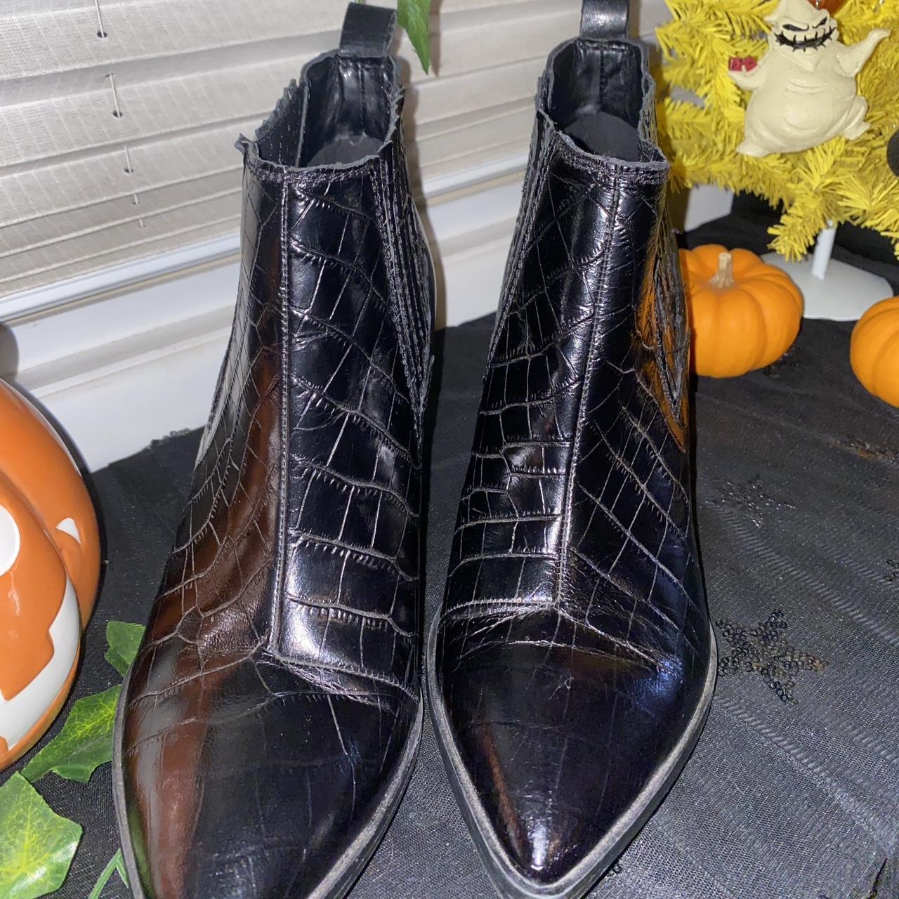 marc fisher black pumps