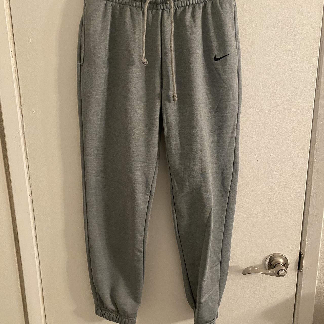 Grey Nike sweats rarely worn Size small - Depop