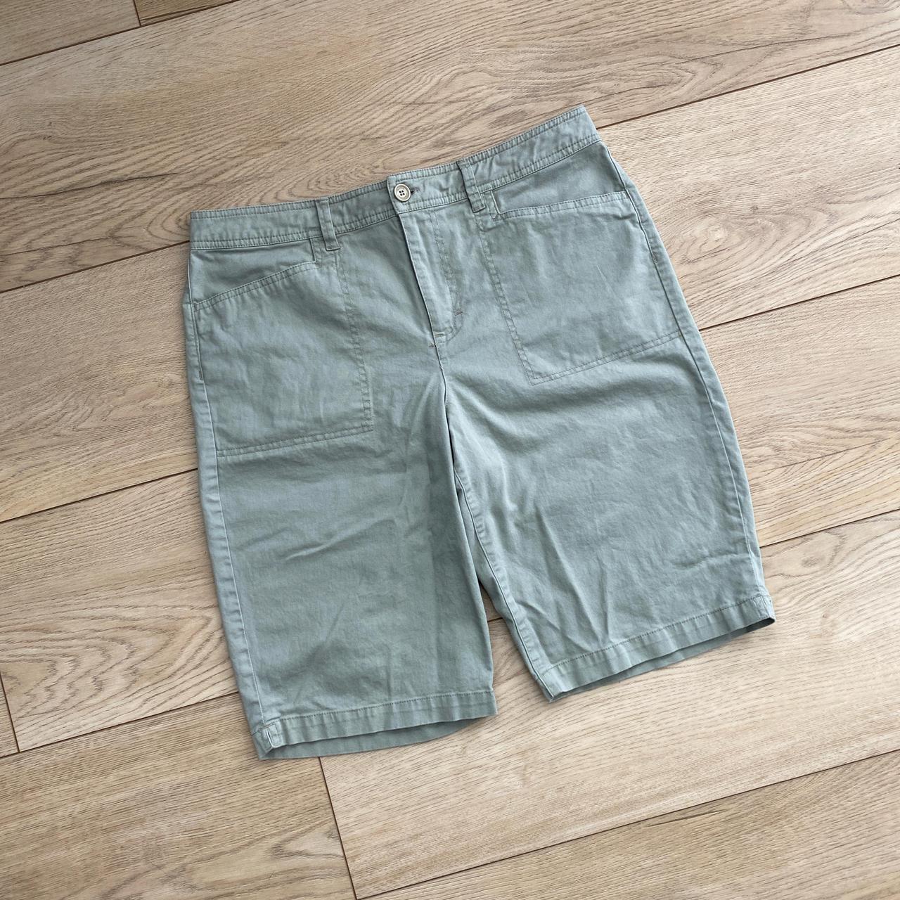 Gloria Vanderbilt Women's Shorts Green/Khaki 12 – plain shorts