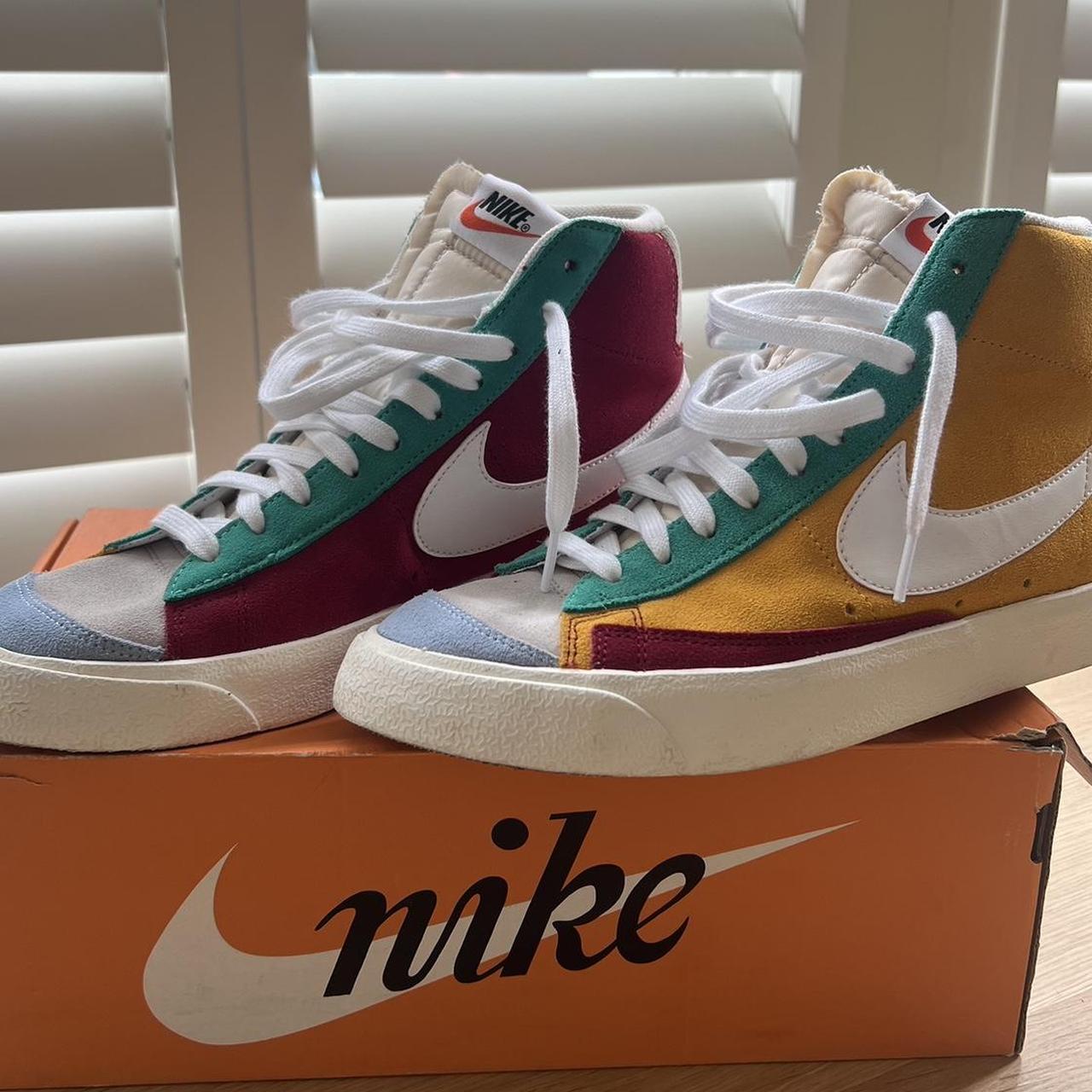 77 vintage nikes