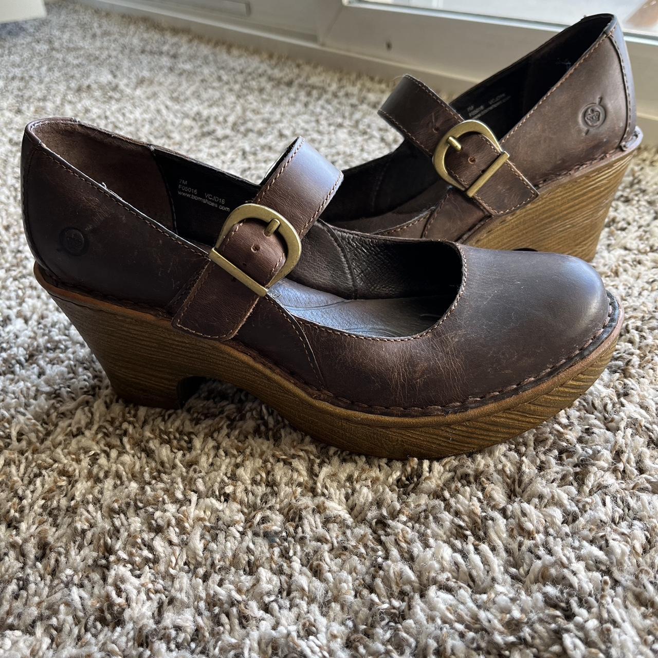 Born store wedge clogs