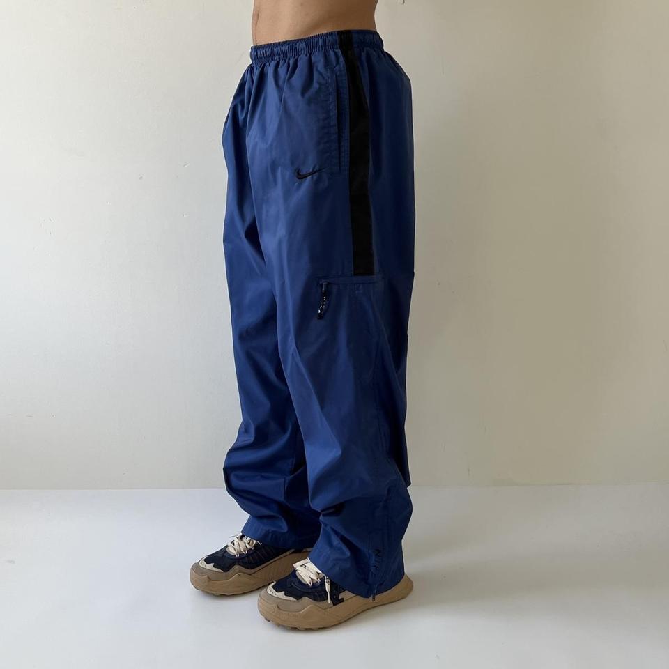 SOLD) Unisex cargo pants Authentic Nike parachute pants Waist-30