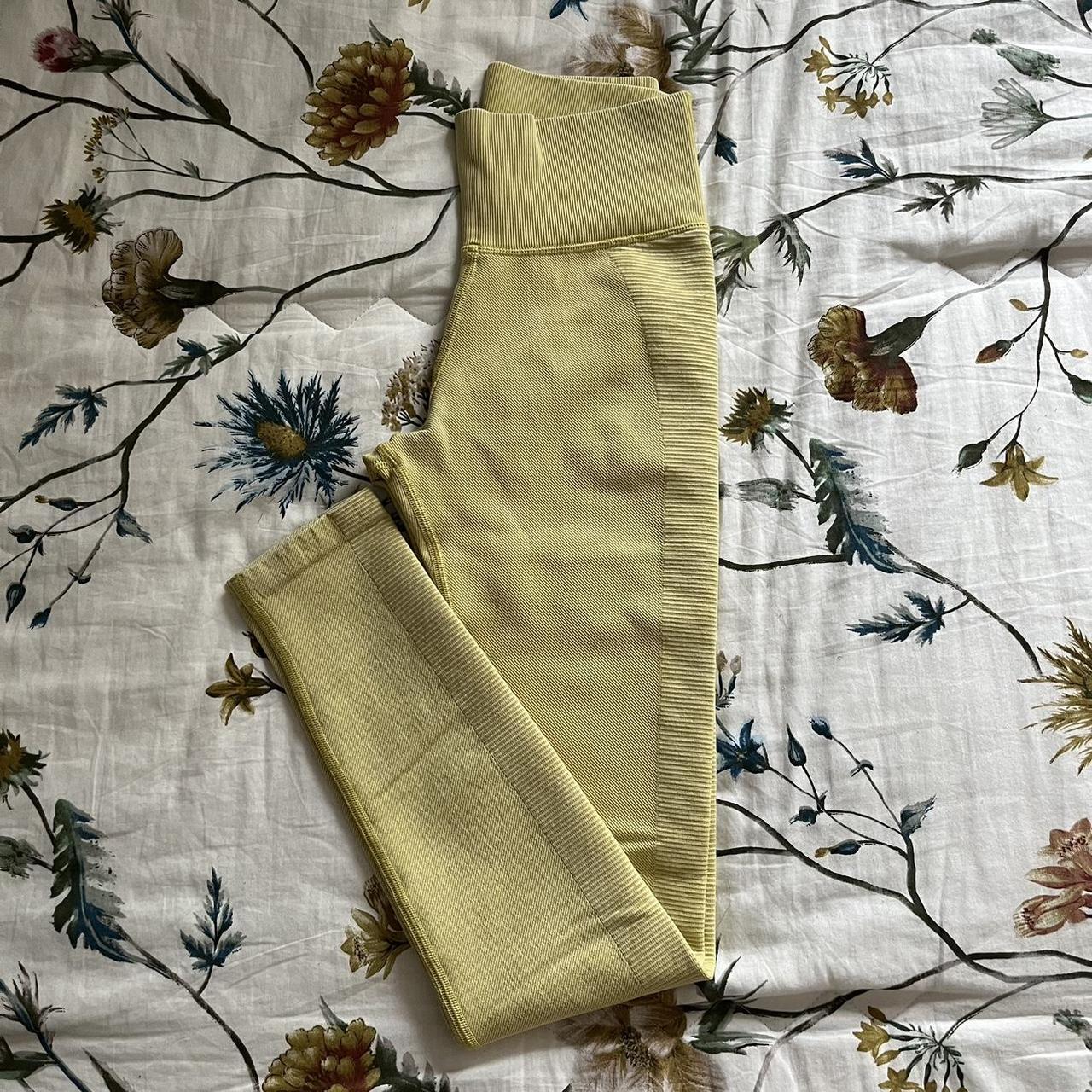 Aerie Women's Yellow Leggings Depop