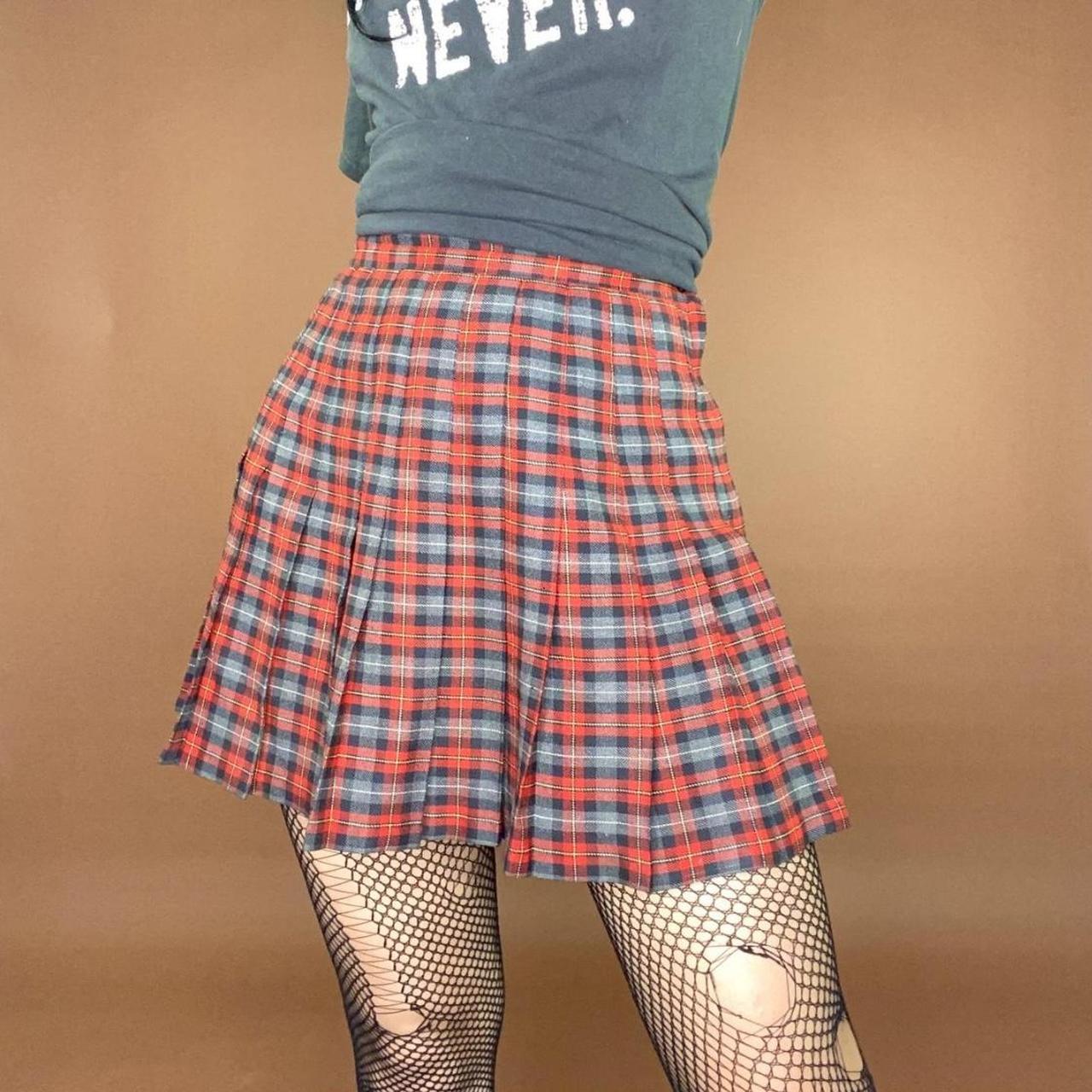 Vintage 90s grunge plaid skirt 🕷️ No Depop