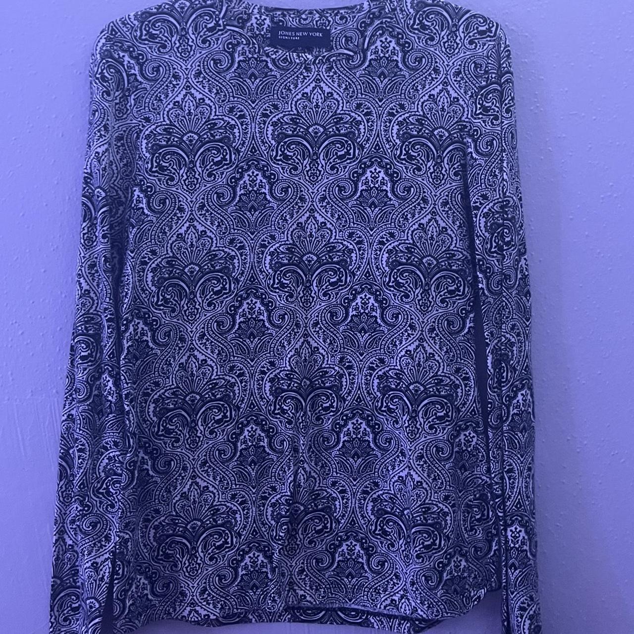 Jones New York Women's Black and White Tshirt Depop