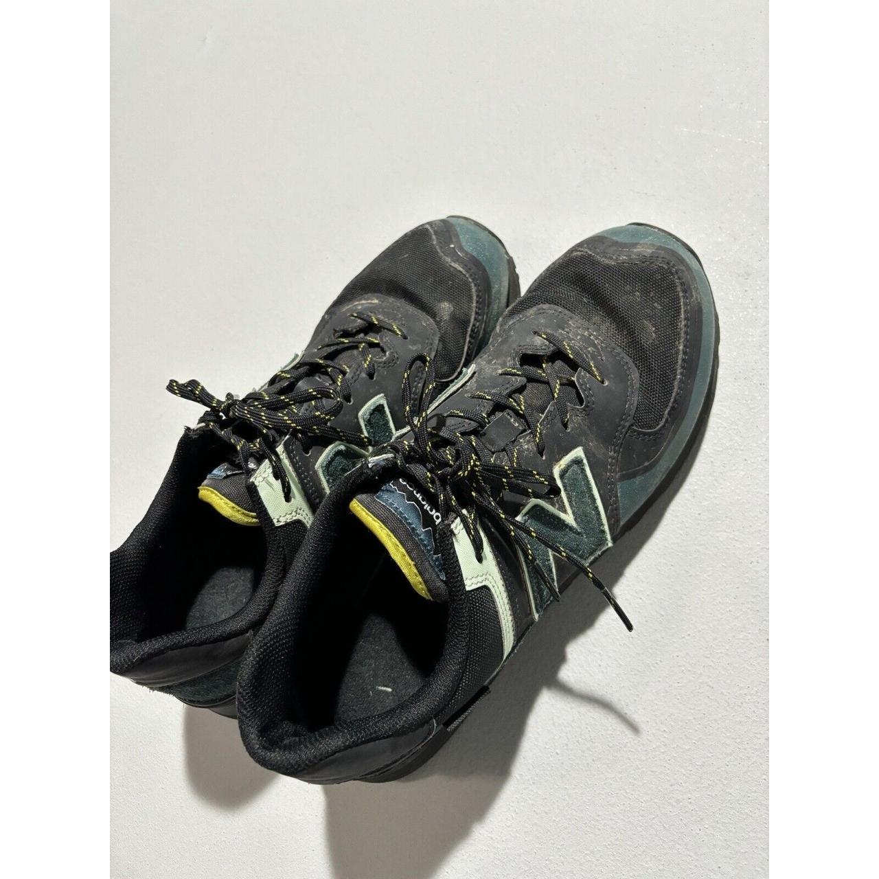 New Balance Men's Green and Black Trainers (2)