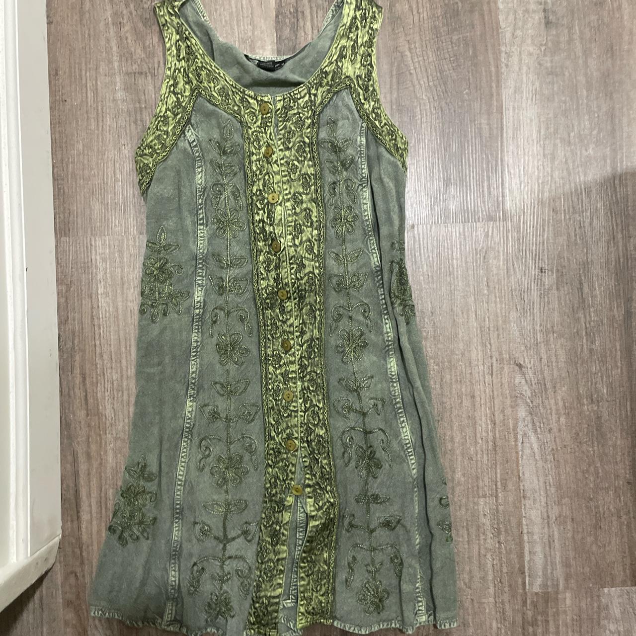 Vintage style green dress Really cute embroidered... - Depop