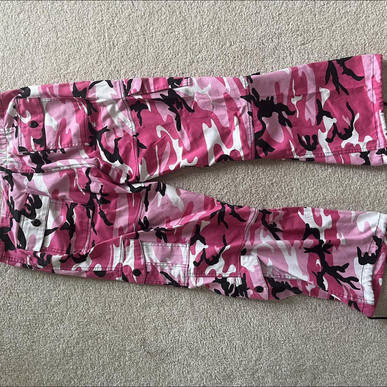 Pink camo hot sale pants zumiez