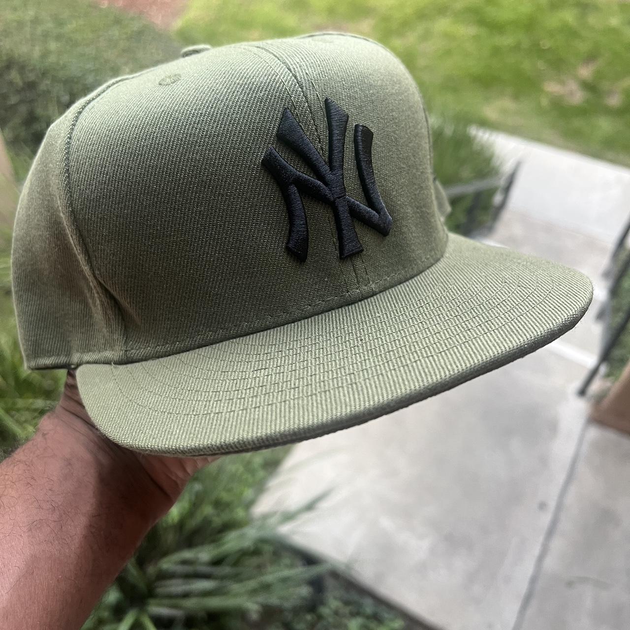 NY Yankee 7 1/2 all black fitted