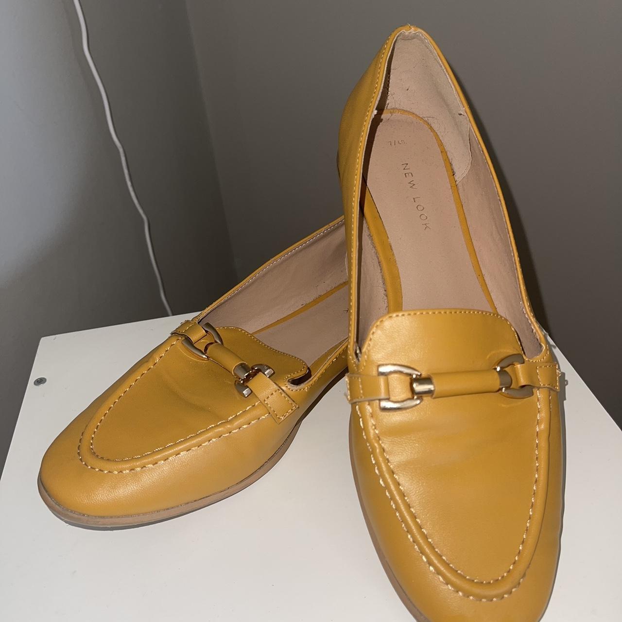 Yellow best sale mustard pumps