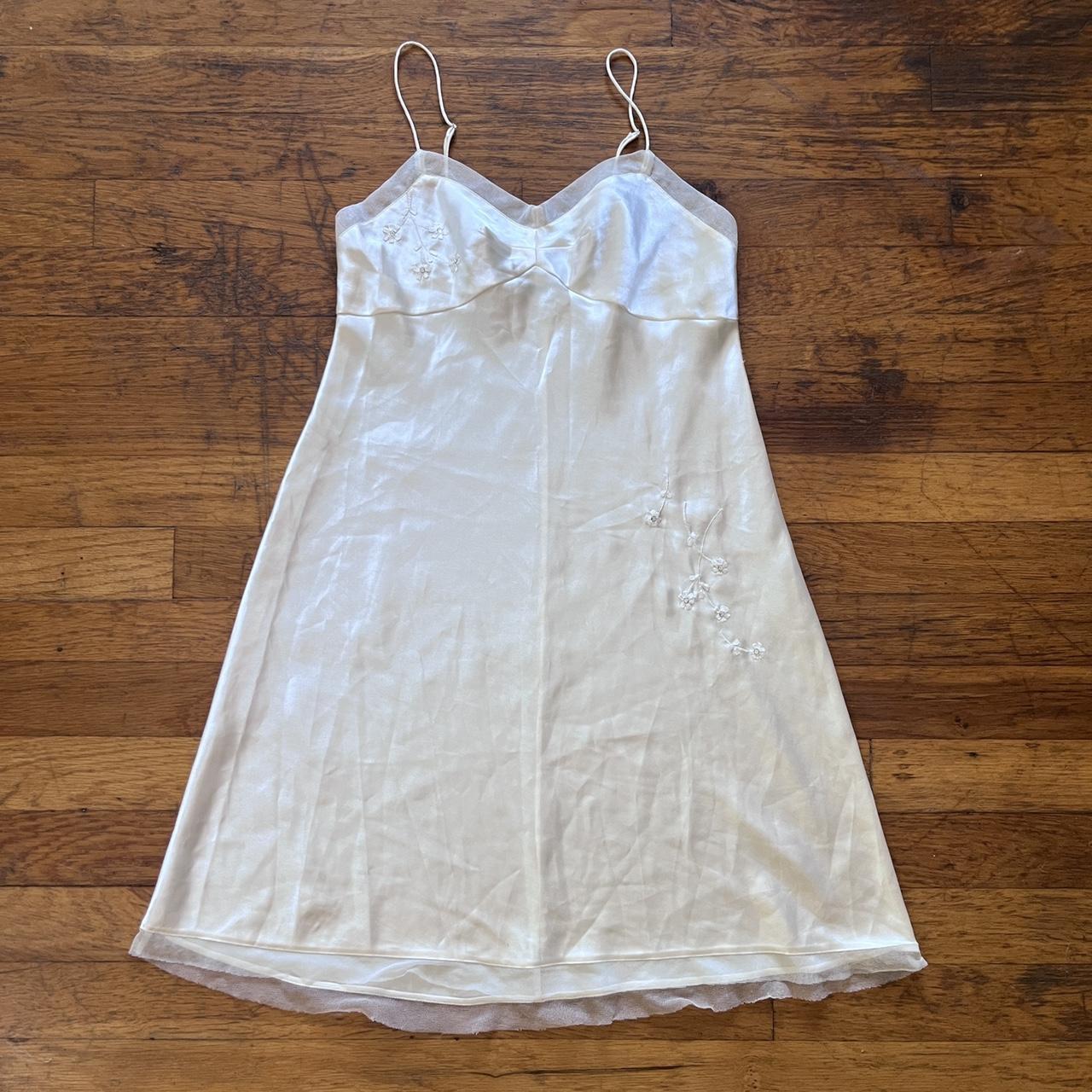 Vera Wang Women's White Dress | Depop