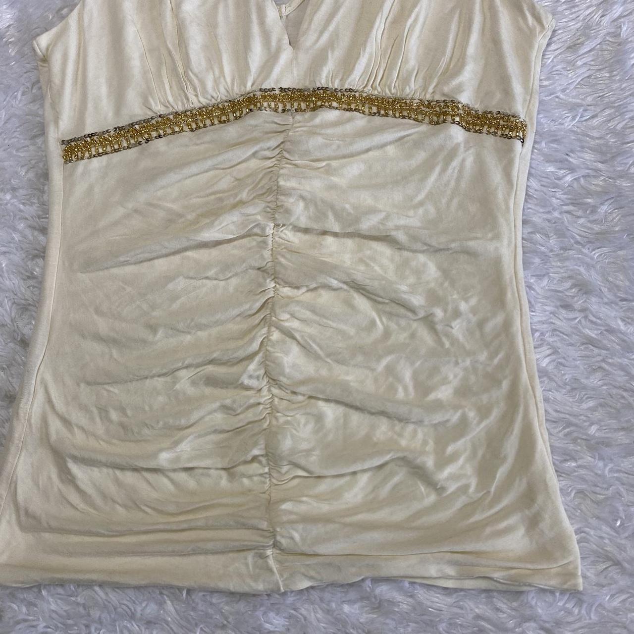 Iconic white scrunch style sleeveless blouse by BCBG Depop